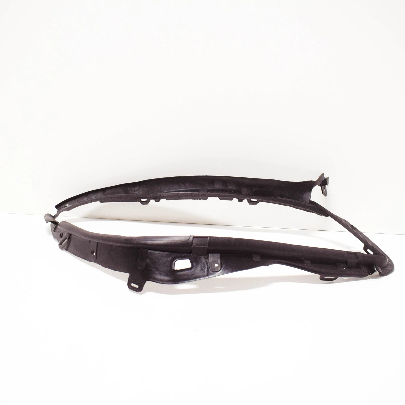 NEW MERCEDES BENZ C W204 FRONT RIGHT HEADLIGHT SEAL TRIM A2048260158