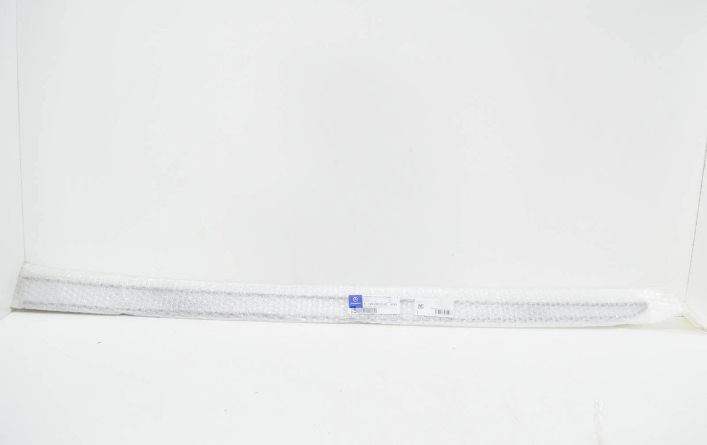 NEW MB A-CLASS W169 FRONT LEFT DOOR MOLDING TRIM A16969005629999 ORIGINAL