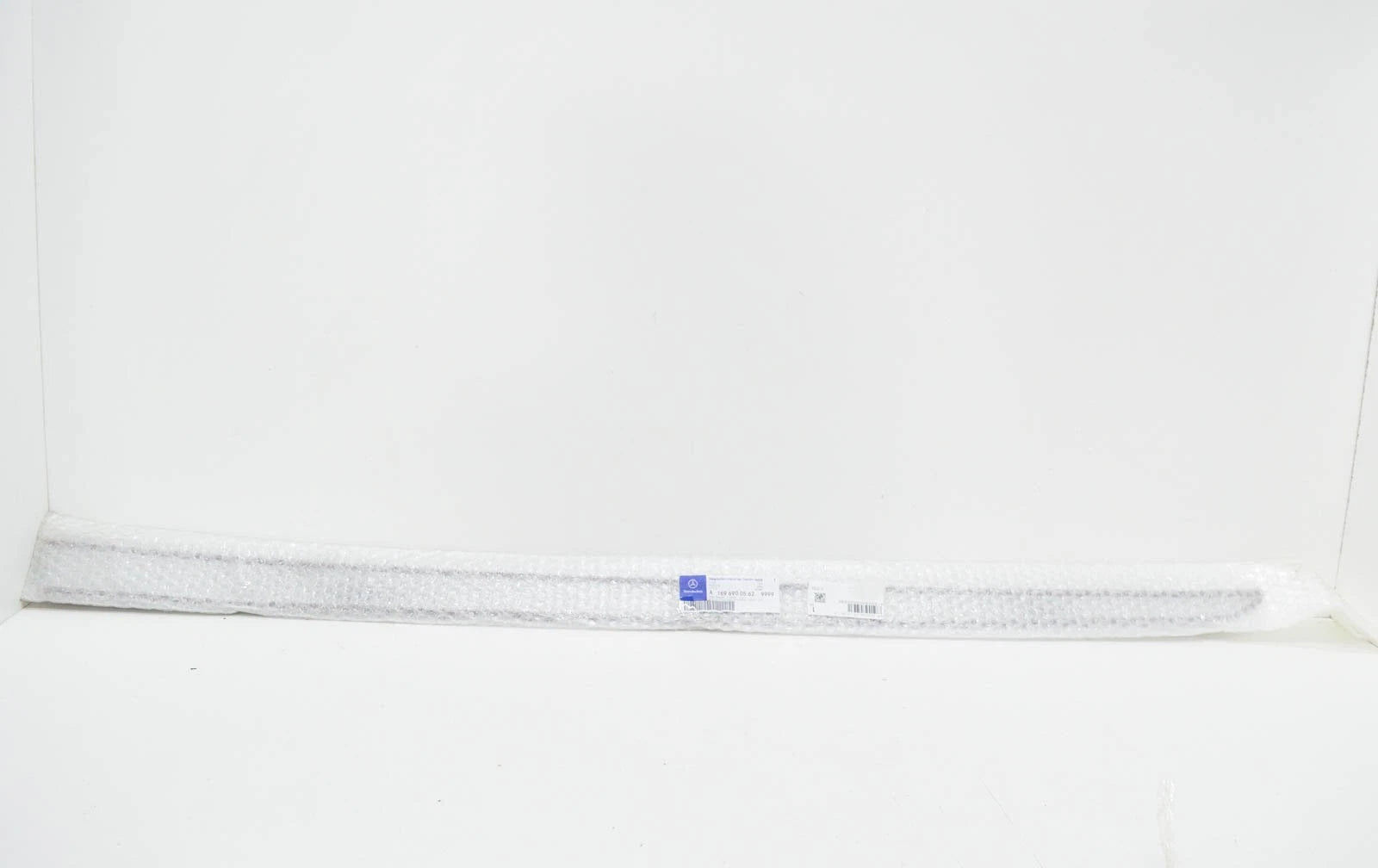 NEW MB A-CLASS W169 FRONT LEFT DOOR MOLDING TRIM A16969005629999 ORIGINAL