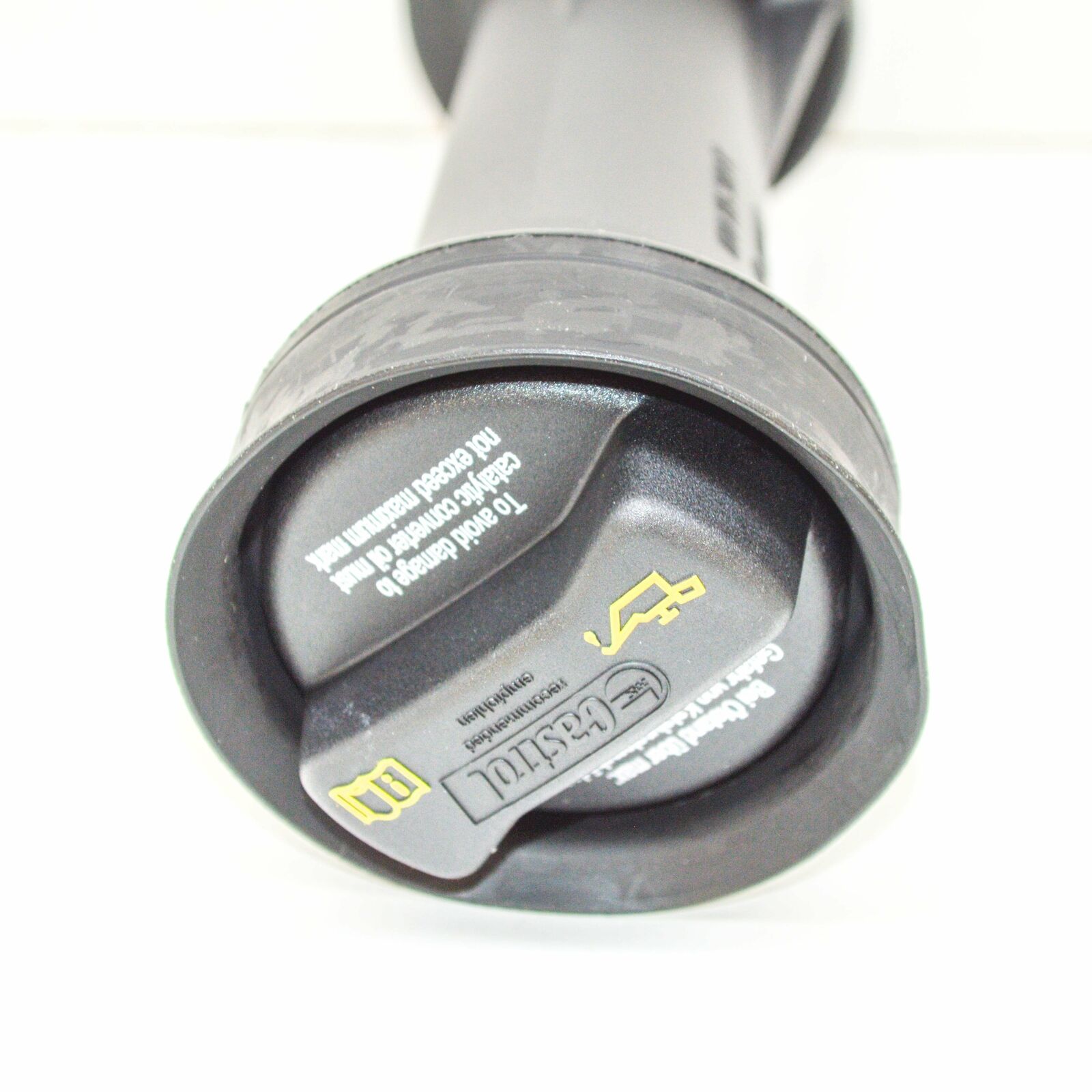 NEW VOLKSWAGEN TRANSPORTER T5 OIL FILLER PIPE 070115303K ORIGINAL