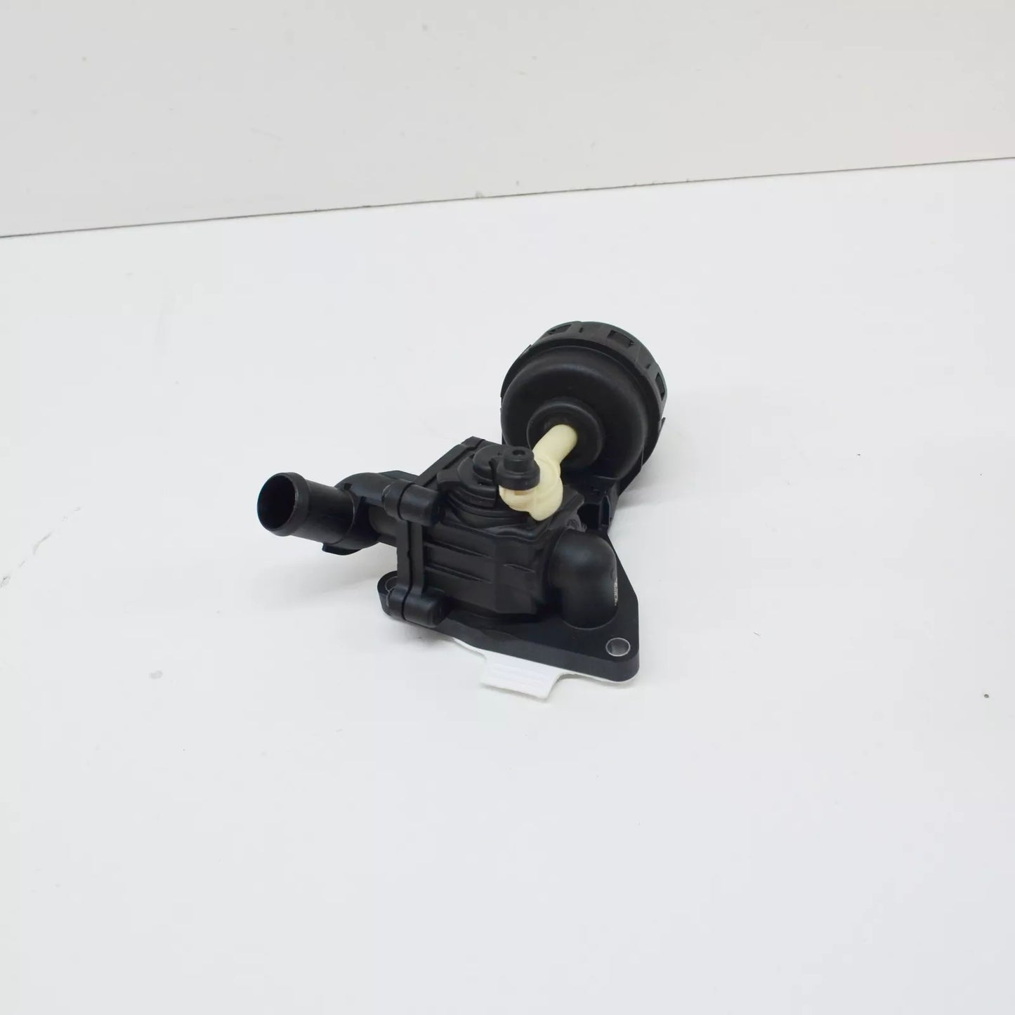 NEW VW AMAROK COOLING SYSTEM REGULATING VALVE 059121737AR