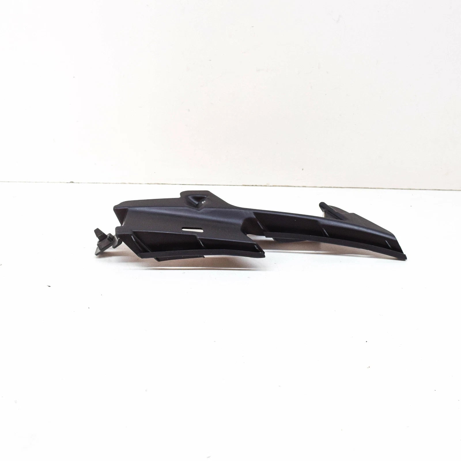 NEW AUDI A3 8V FRONT BUMPER RIGHT CLOSING ELEMENT 8V3807320