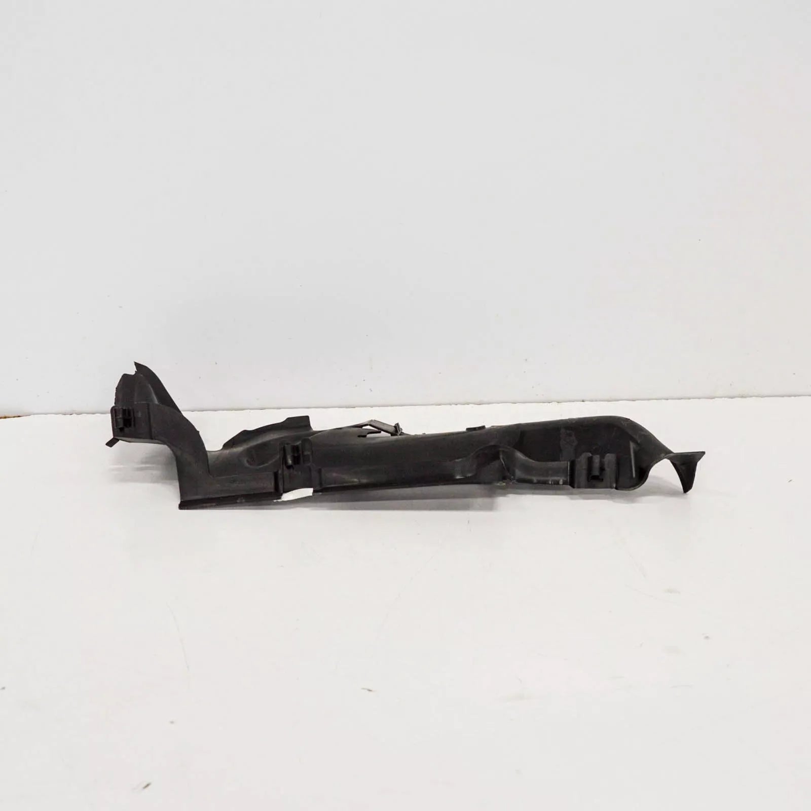 NEW AUDI A3 8V AIR DUCT LEFT DEFLECTOR 8V0121283B ORIGINAL