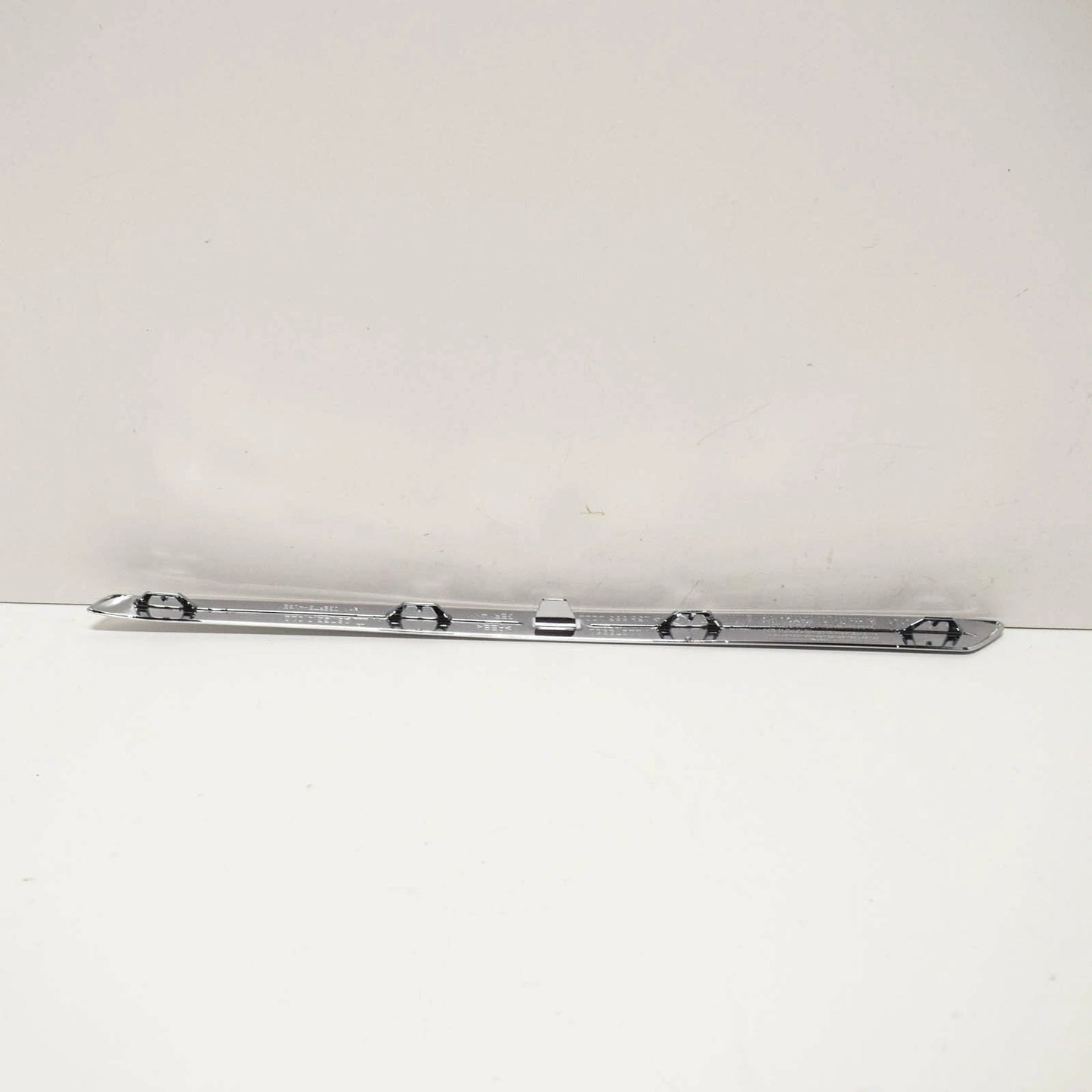 NEW MERCEDES-BENZ GLA X156 FRONT RIGHT BOTTOM ORNAMENTAL TRIM A1568851221