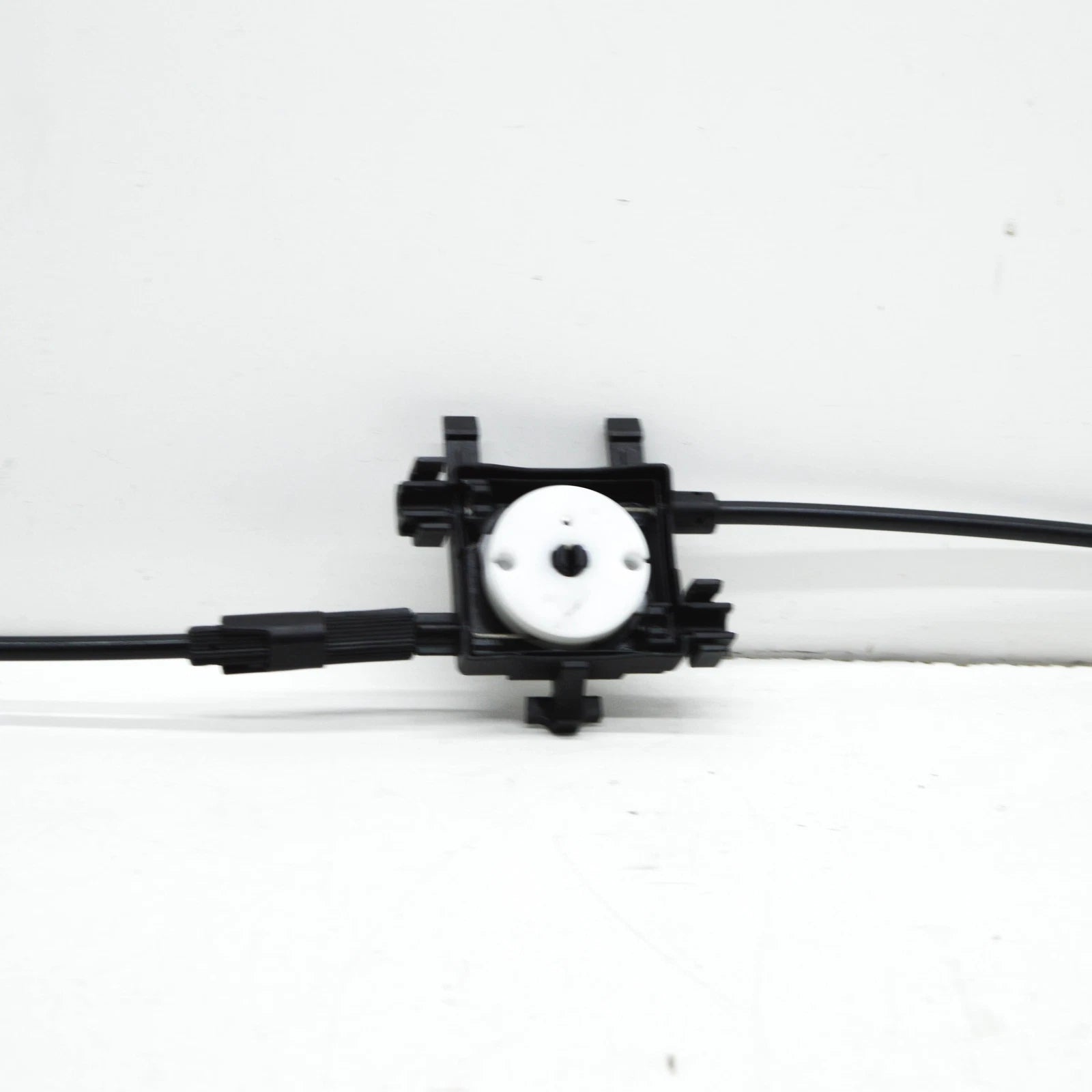 NEW AUDI A3 SPORTBACK 8Y FRONT BONNET HOOD CENTER CABLE 8Y0823531