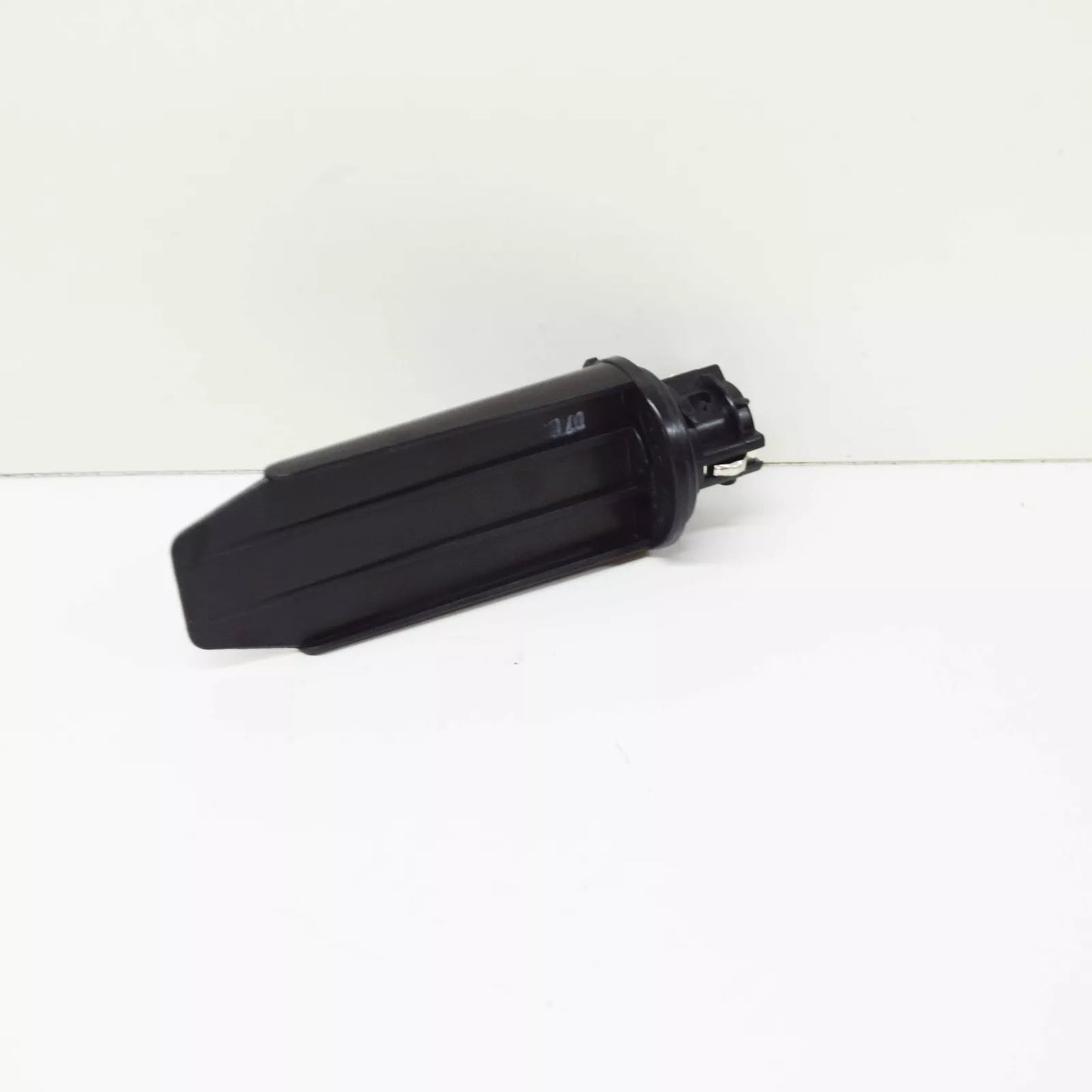 NEW VW PASSAT B7 FRONT TURN SIGNAL INDICATOR BULB SOCKET MOUNT 3AA953123