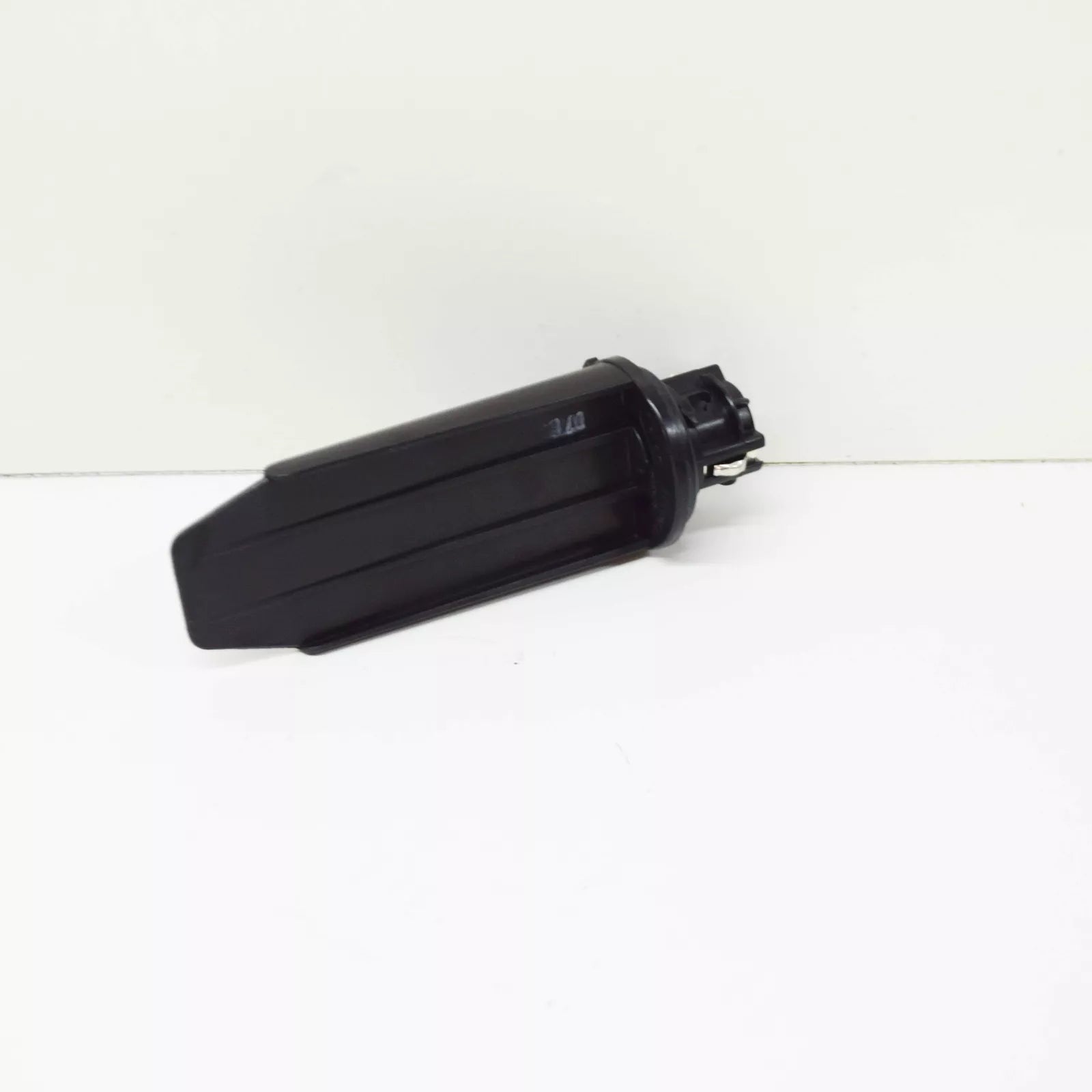 NEW VW PASSAT B7 FRONT TURN SIGNAL INDICATOR BULB SOCKET MOUNT 3AA953123