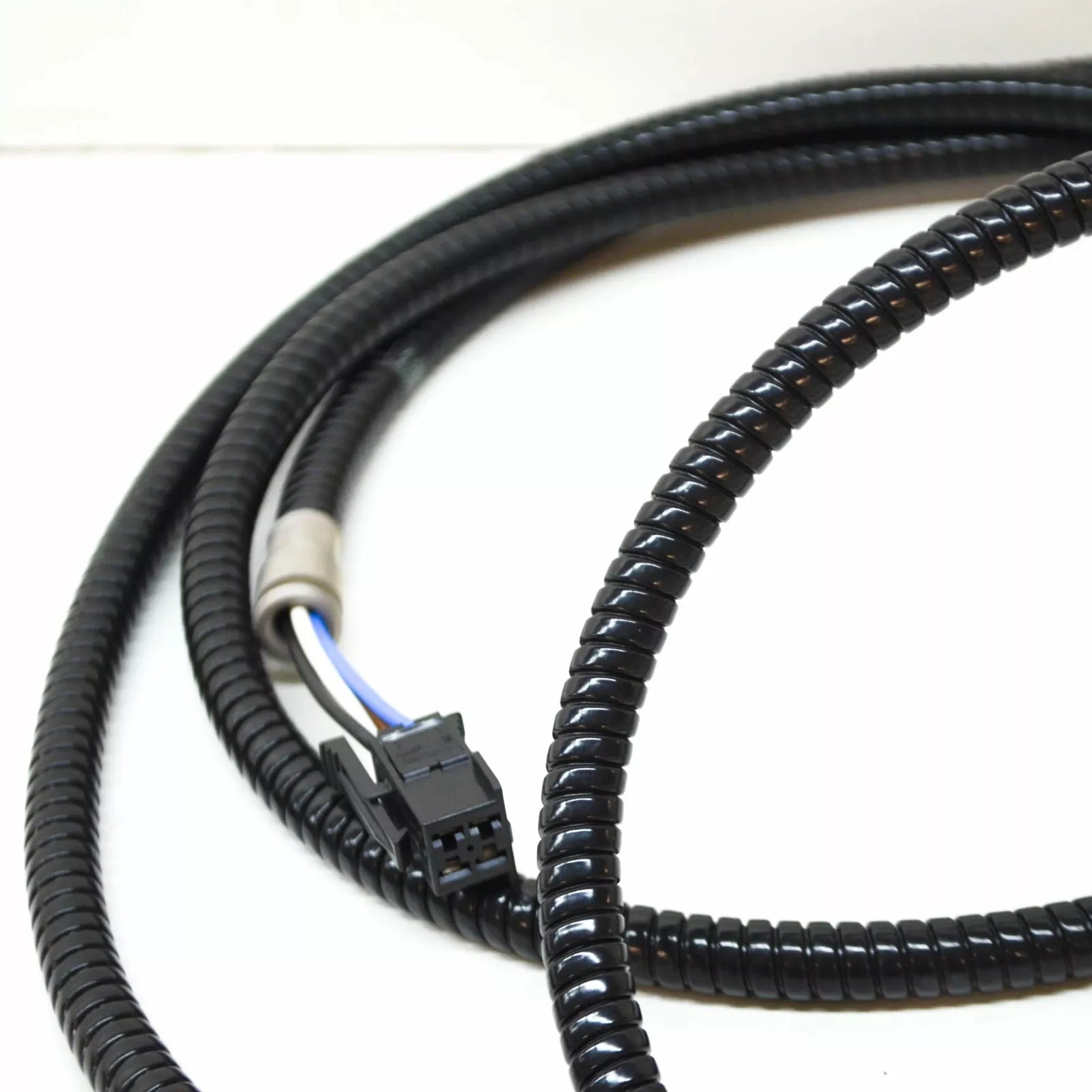 NEW MERCEDES-BENZ G CABRIO W463 GENERATOR PULSE SPEED SENSOR A4635420717