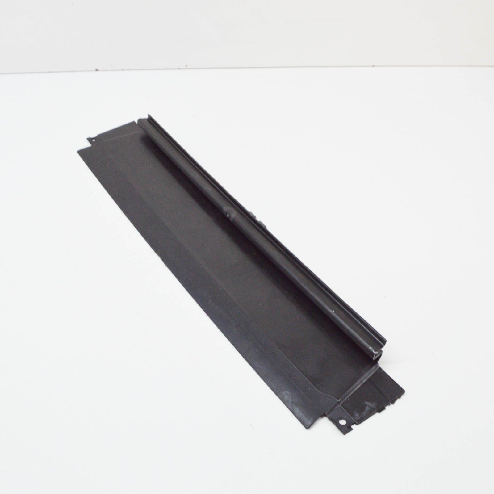 NEW AUDI Q2 RADIATOR FAN UPPER CENTRE AIR GUIDE 81A121285 ORIGINAL