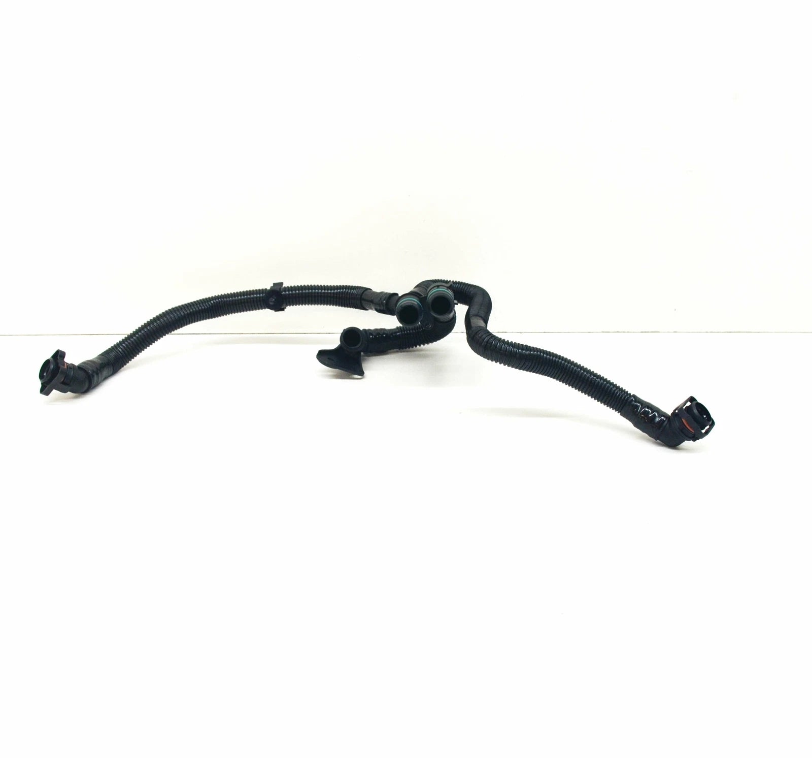 NEW AUDI A4 B8 CYLINDER HEAD BREATHER HOSE 06E103217AA