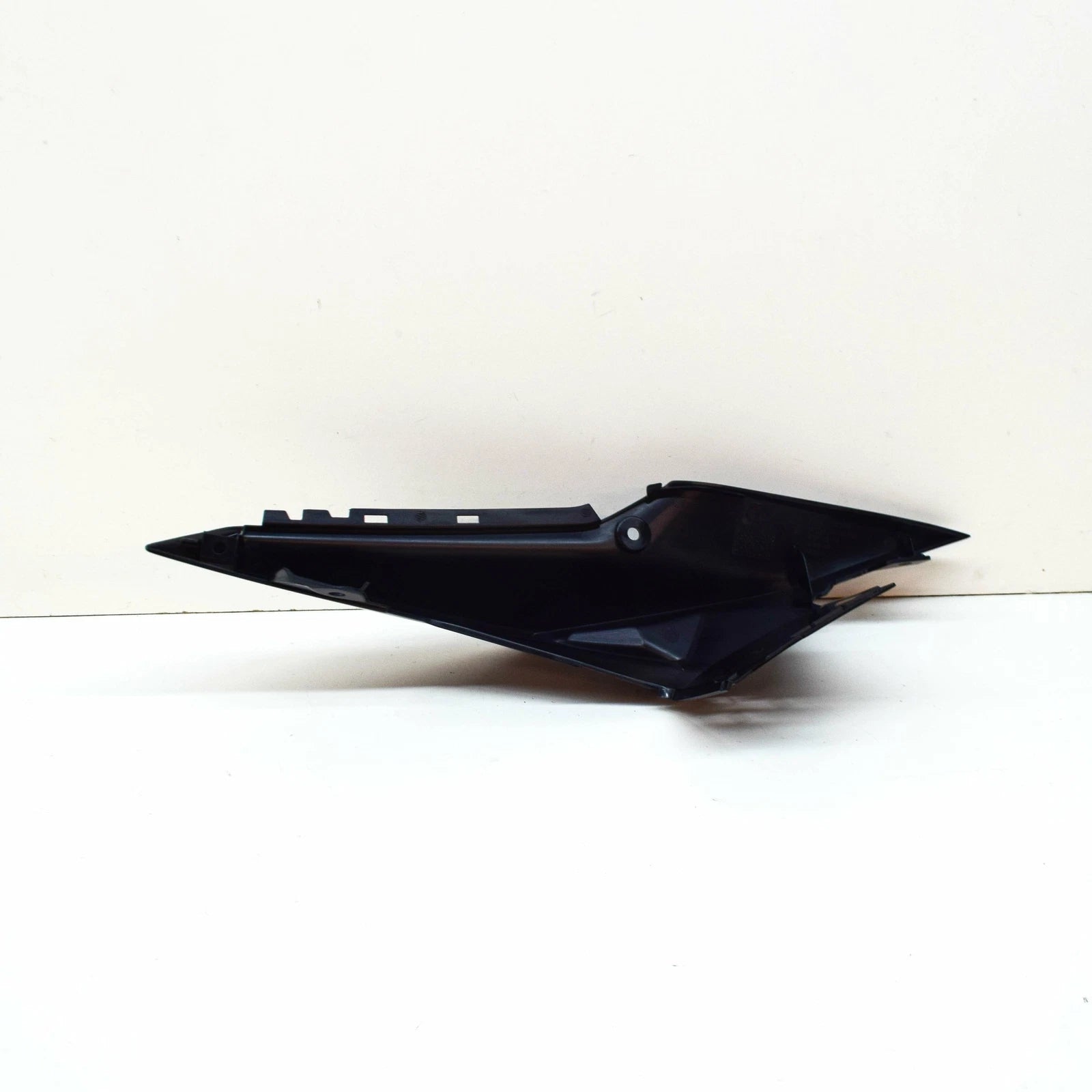 NEW BMW S 1000 R REAR RIGHT SEAT TAIL LATERAL PART 46628525364 ORIGINAL