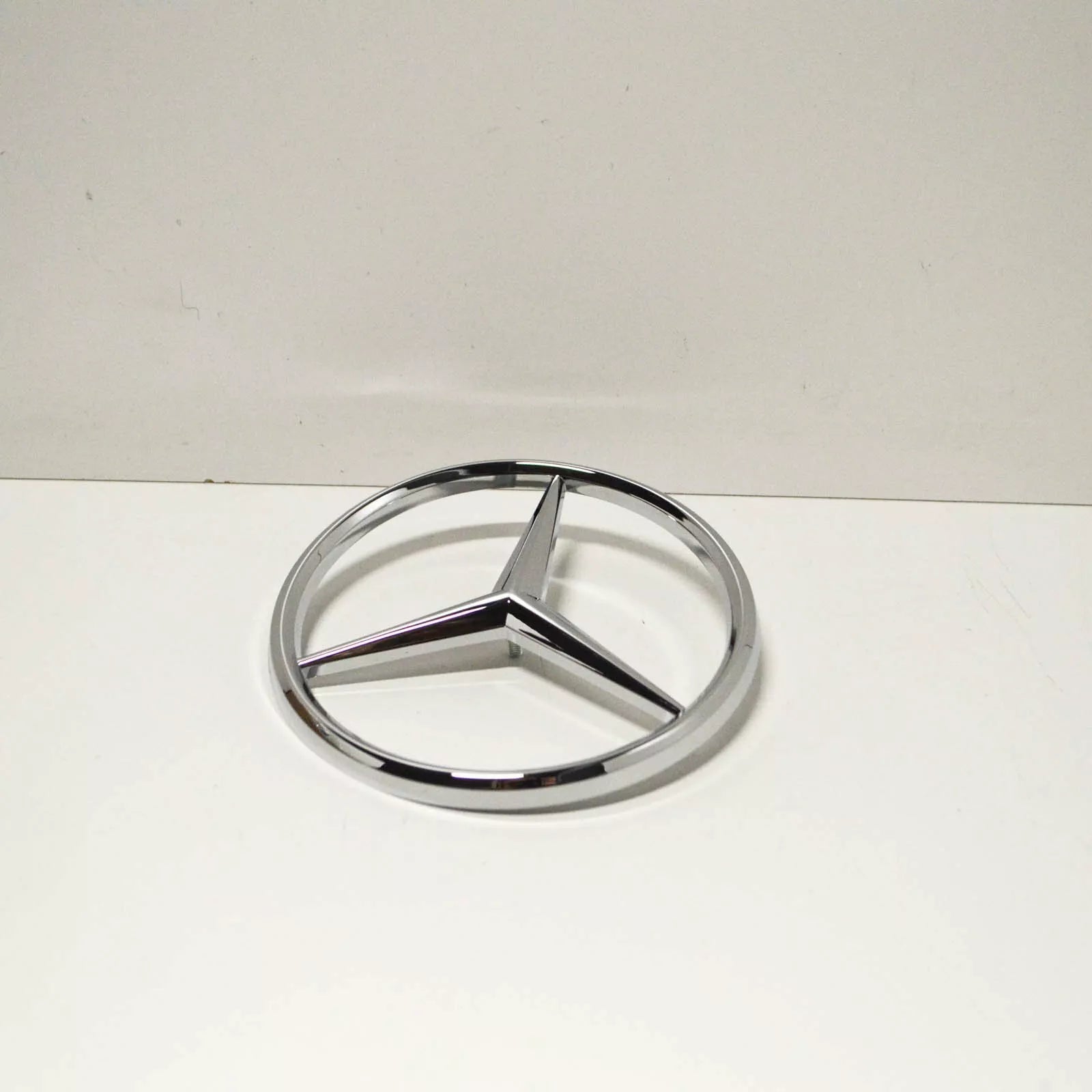 NEW MERCEDES-BENZ G W460 FRONT EMBLEM BADGE A4608880009