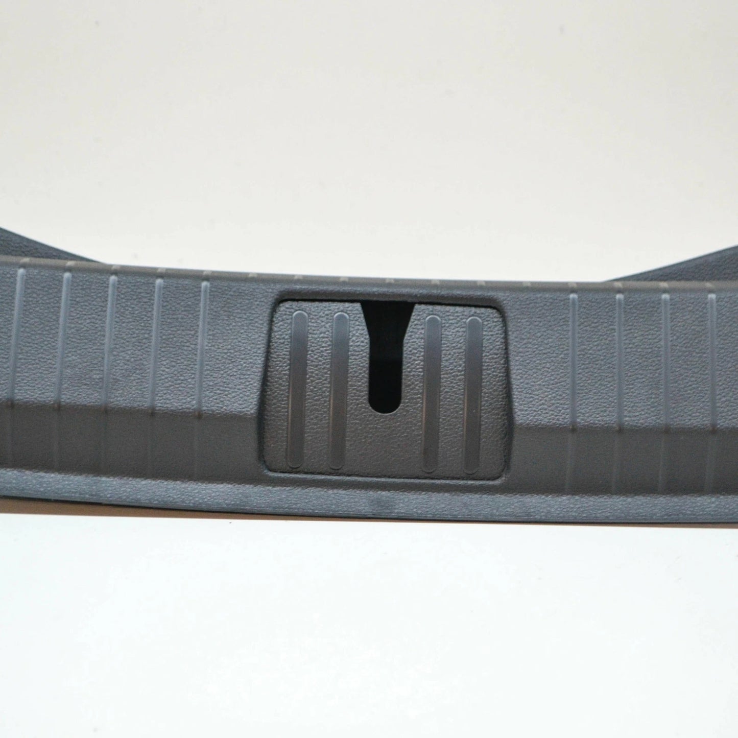 NEW VOLKSWAGEN TOURAN 5T REAR LUGGAGE TRUNK LOCK TRIM 5TA863459E82V ORIGINAL