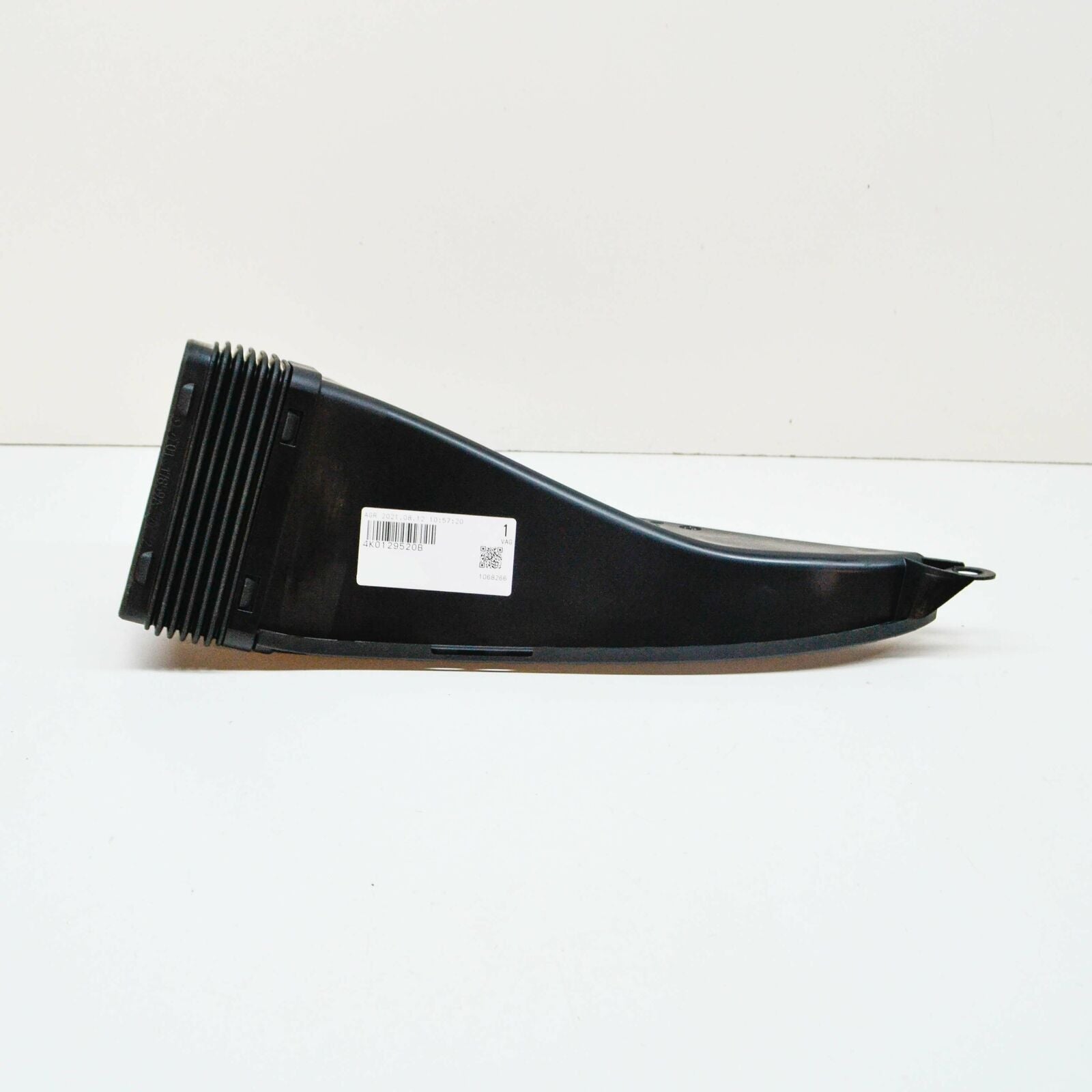 NEW AUDI A6 S6 C8 ENGINE AIR INTAKE HOSE 4K0129520B ORIGINAL