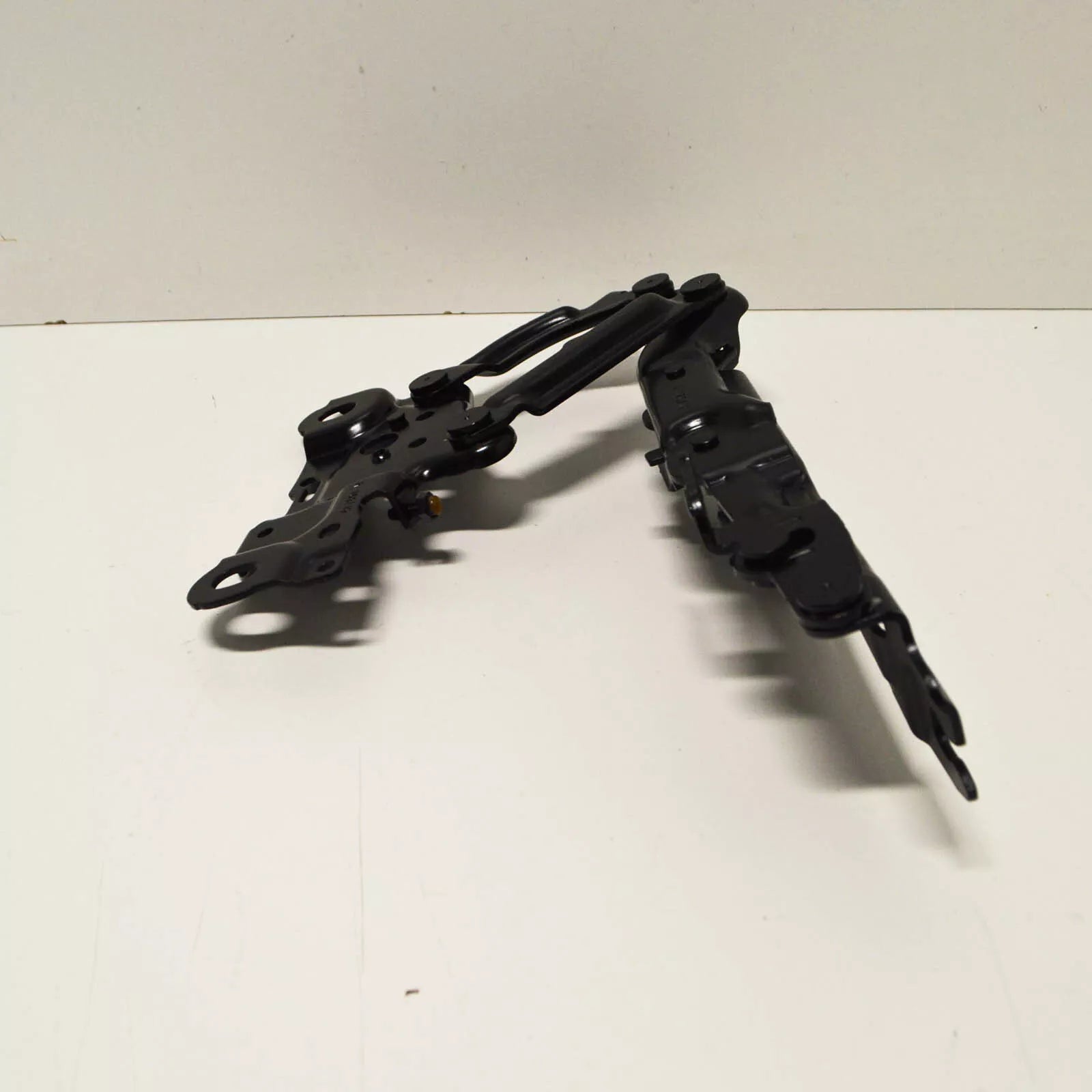 NEW BMW 3 G20 FRONT BONNET HOOD HINGE RIGHT SIDE 41008494432 ORIGINAL