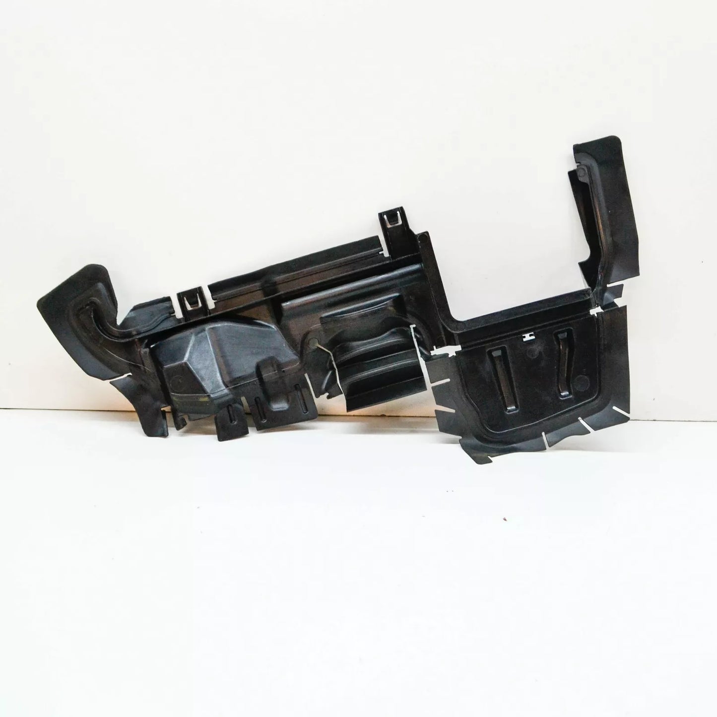 NEW AUDI A6 C8 FRONT RIGHT WIND DEFLECTOR 4K0121284BD ORIGINAL