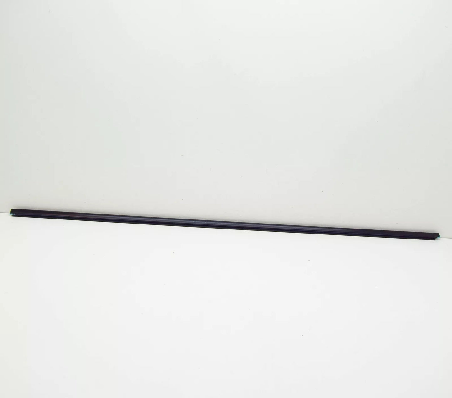 NEW BMW 3 E46 FRONT LEFT OUTER WEATHERSTRIP 51327890453 7890453 ORIGINAL