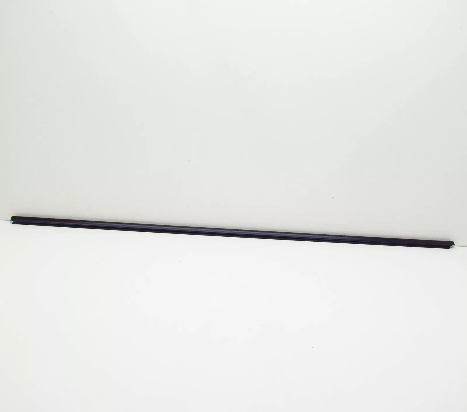 NEW BMW 3 E46 FRONT LEFT OUTER WEATHERSTRIP 51327890453 7890453 ORIGINAL