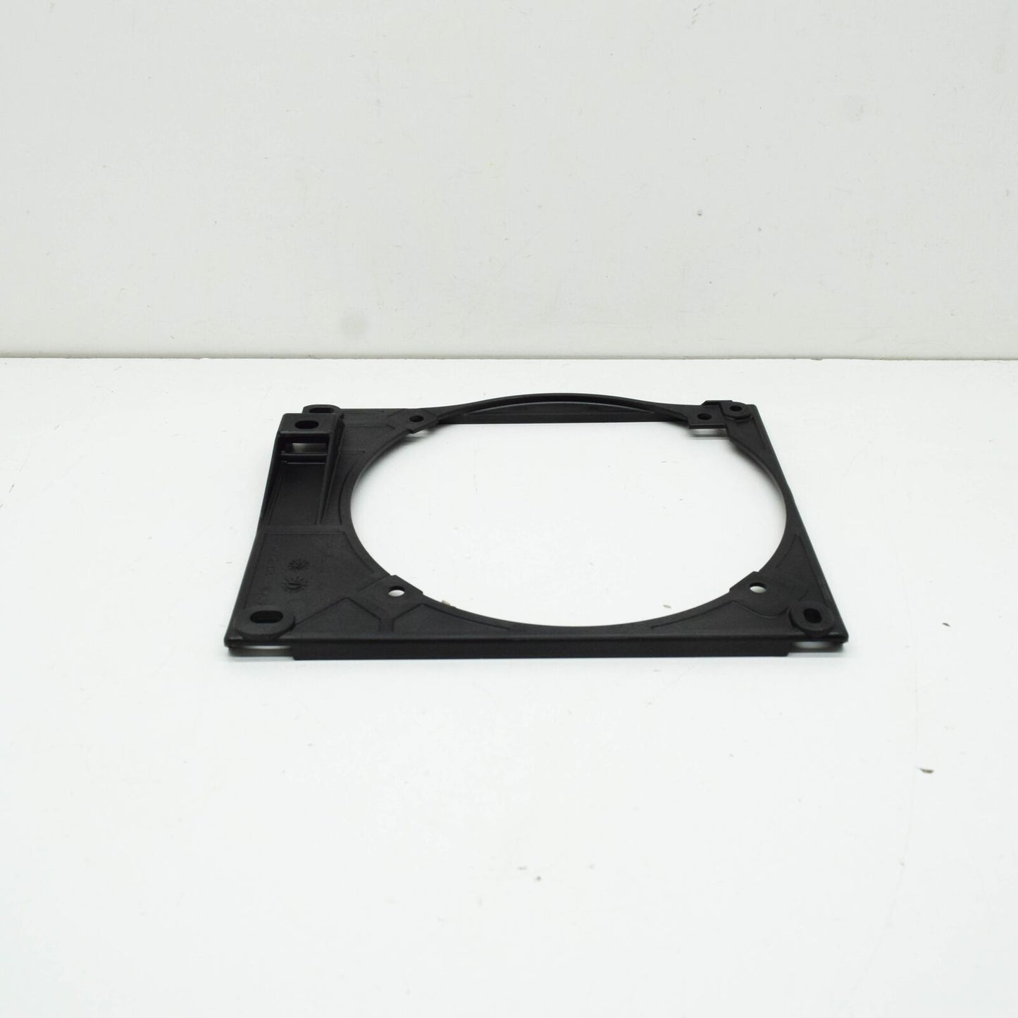 NEW MB CLK C209 ENGINE OIL COOLING FAN RADIATOR SHROUD A2095051030 ORIGINAL