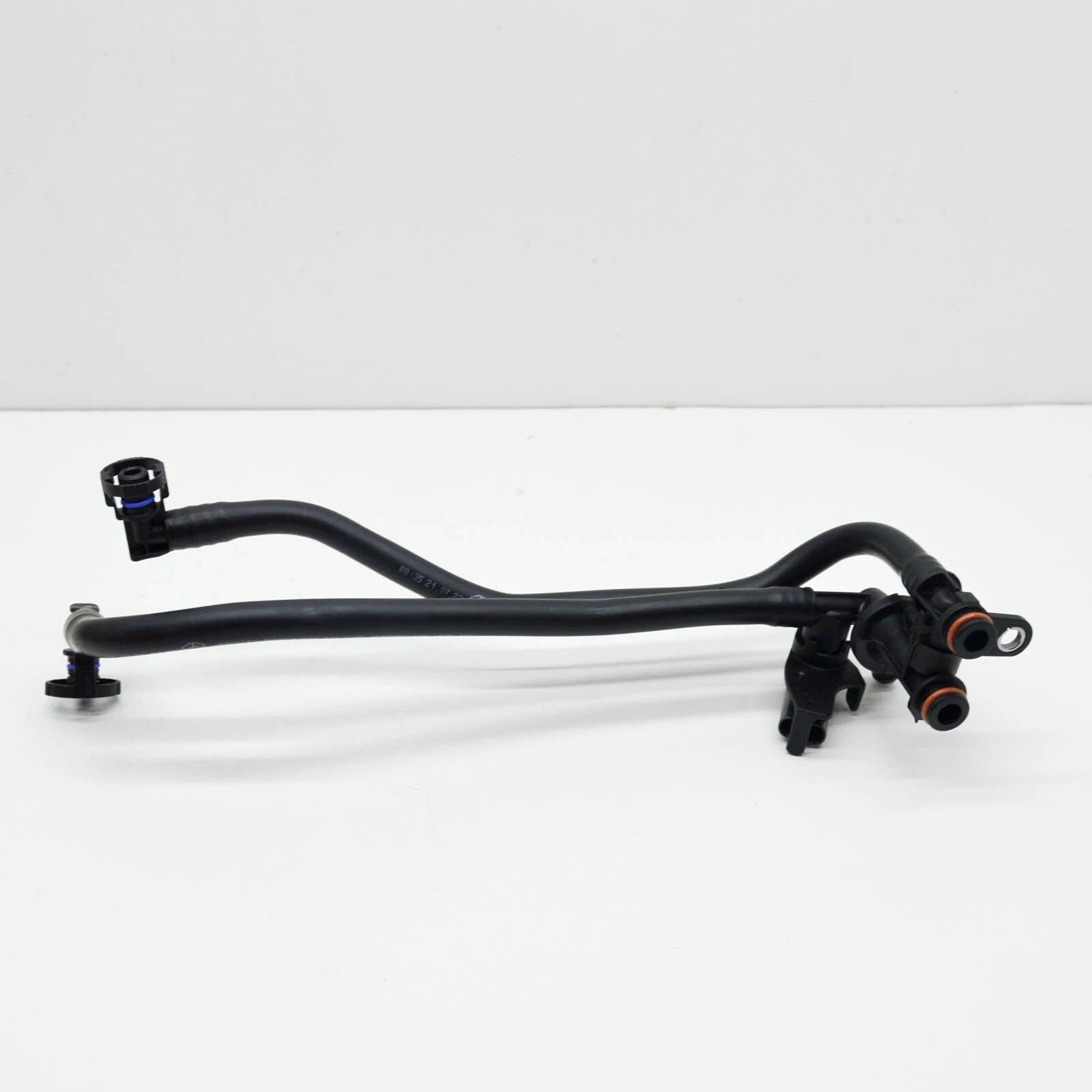 NEW MERCEDES-BENZ GLE W166 ENGINE VENTILATION TUBE A2760180100 ORIGINAL