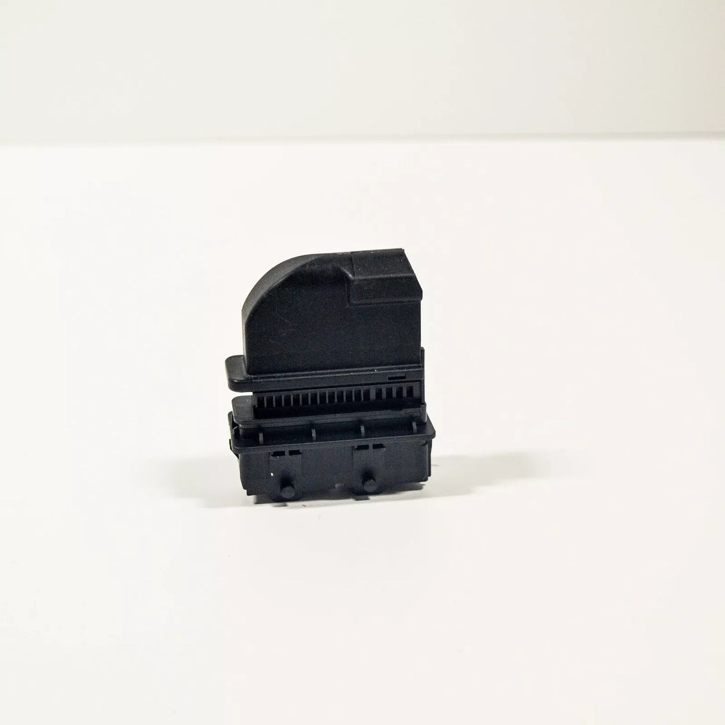 NEW AUDI A1 8X FLAT CONTACT HOUSING WITH LOCKING MECHANISM 8K0972701 ORIGINAL