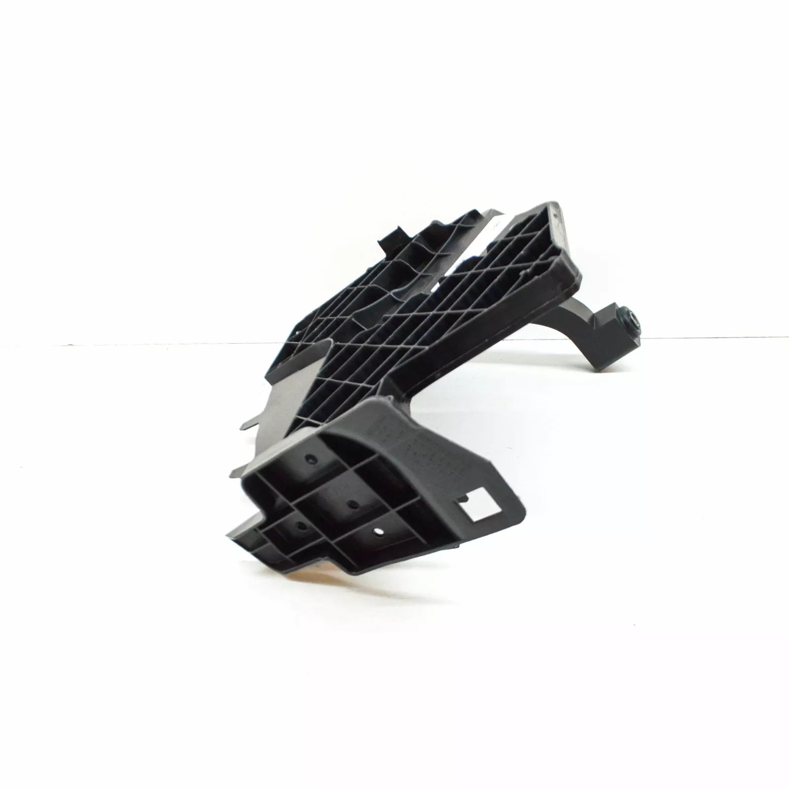 NEW VOLKSWAGEN AMAROK FRONT BUMPER LEFT CLOSURE PLATE BRACKET 2H6807707