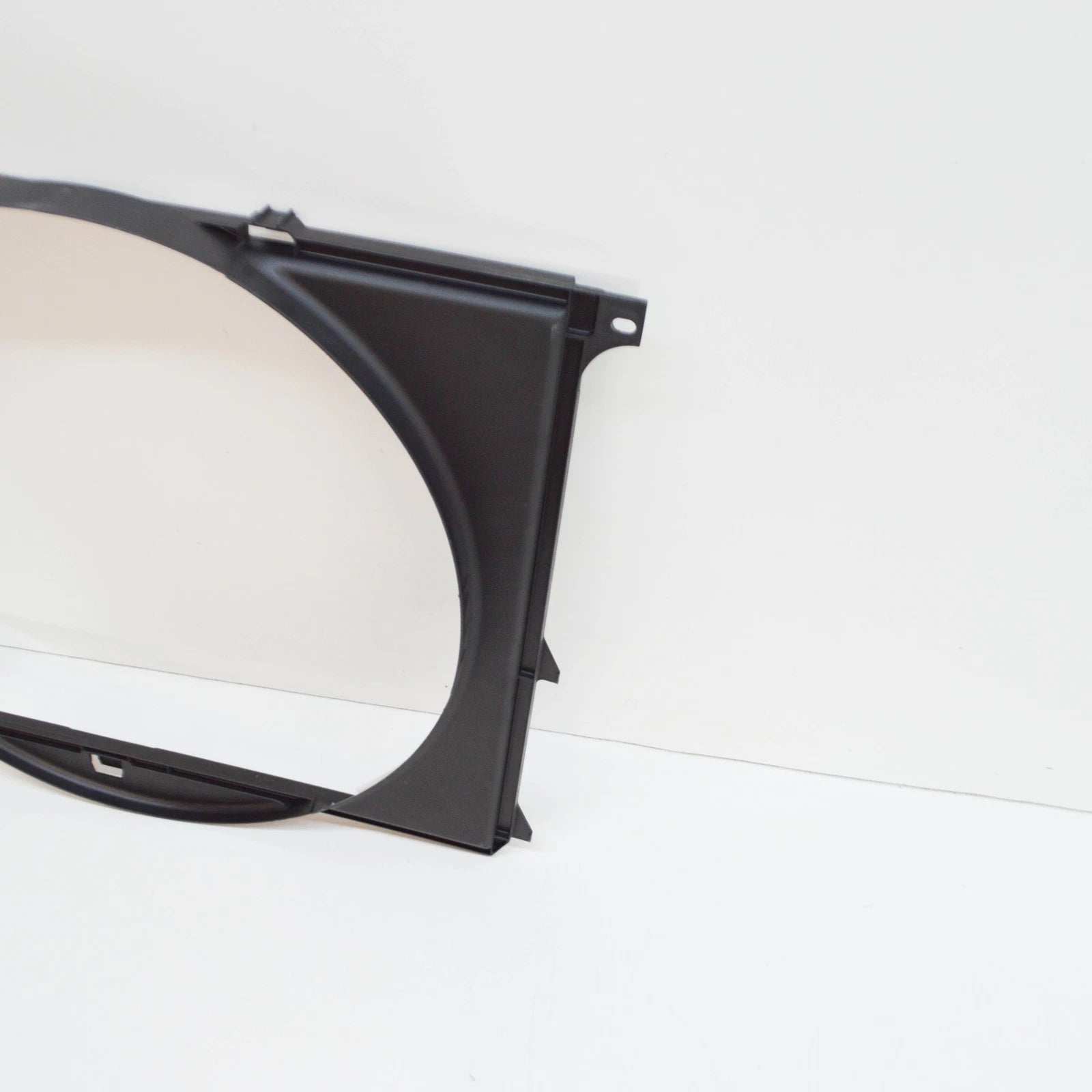 NEW BMW 5 E34 RADIATOR FAN SHROUD 545MM 17111723657 1723657 ORIGINAL