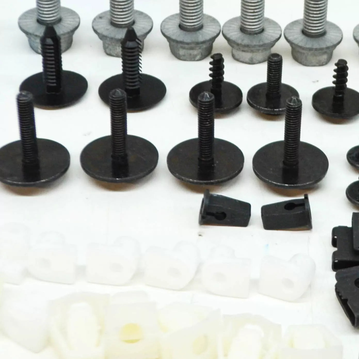 NEW AUDI A6 C8 FRONT BUMPER COVER HARDWARE FIXING PARTS KIT 4K0098623