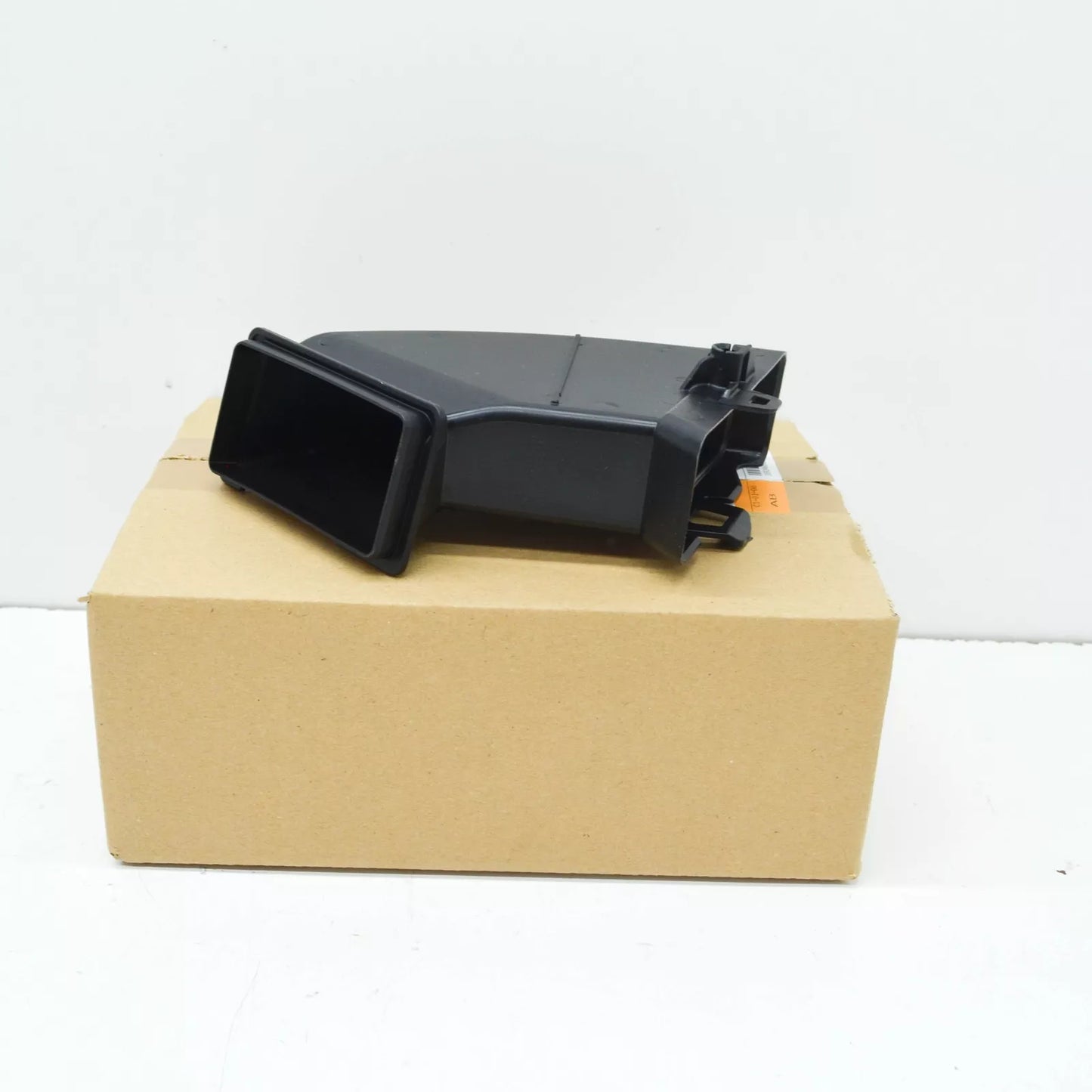 NEW BMW 5 G30 RIGHT BOTTOM WATER DRAIN CHANNEL 61667357248 ORIGINAL