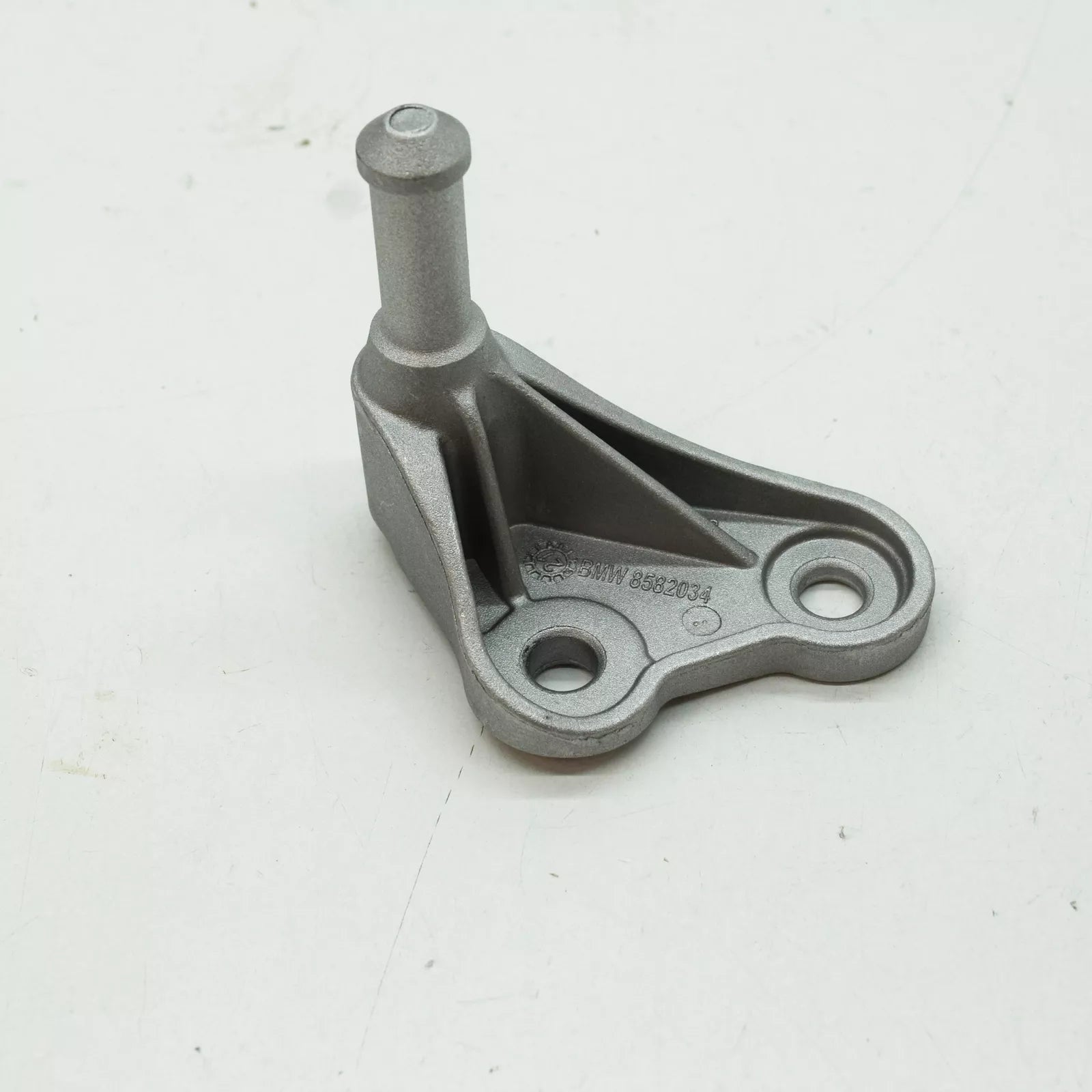 NEW BMW 5 G30 EXHAUST HANGER BRACKET 18208582034 8582034 ORIGINAL