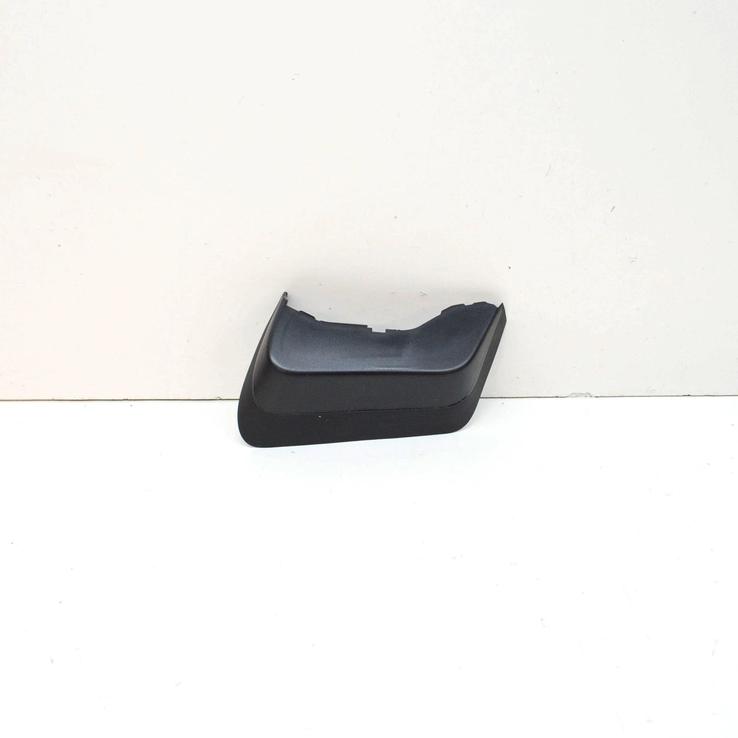 NEW AUDI Q8 REAR LEFT TAILLIGHT COVER TRIM ON LIFTGATE 4M8945255 ORIGINAL