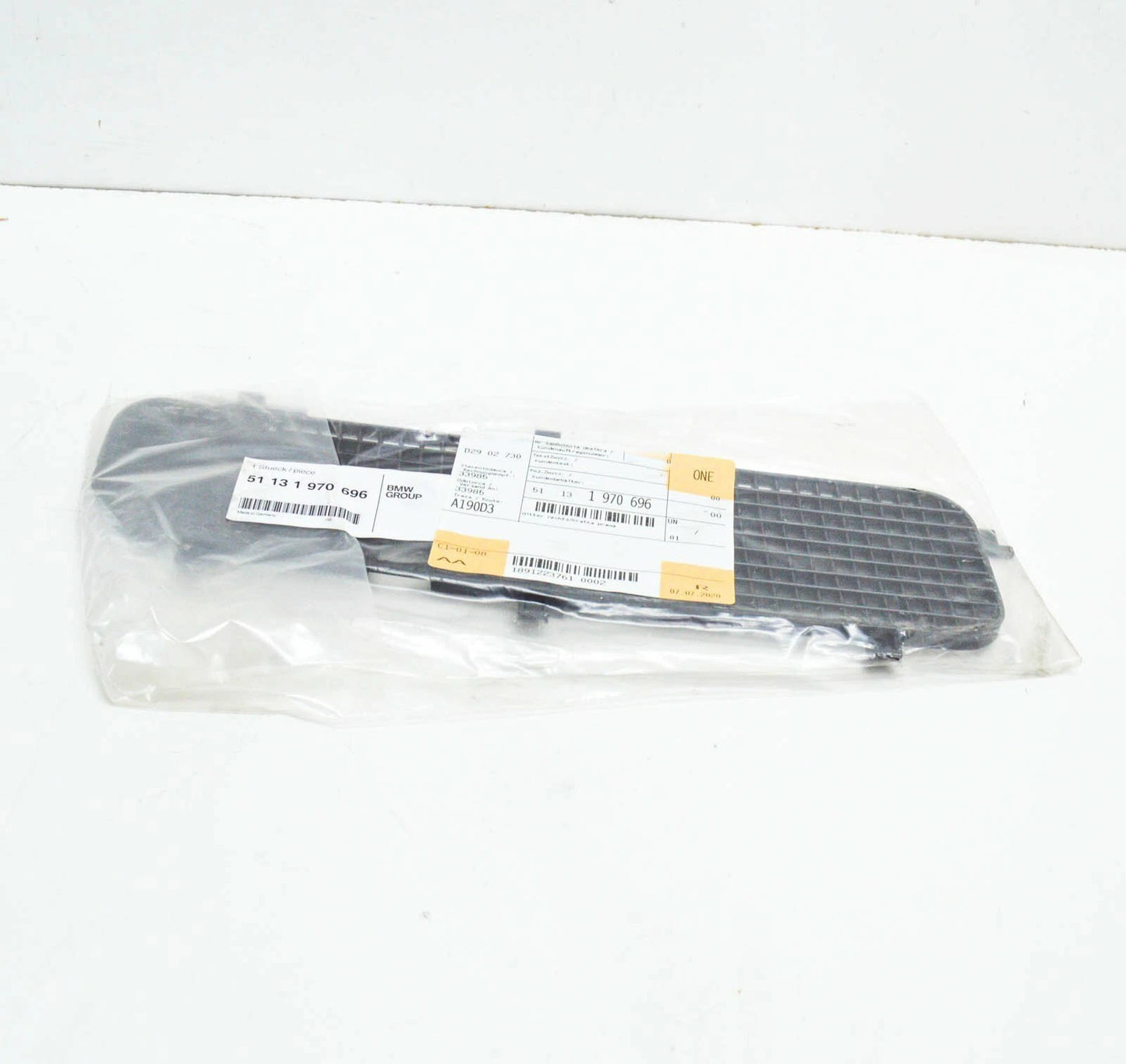 NEW BMW 8 E31 FRONT RIGHT WINDSHIELD WIPER COWL GRILL 51131970696 ORIGINAL