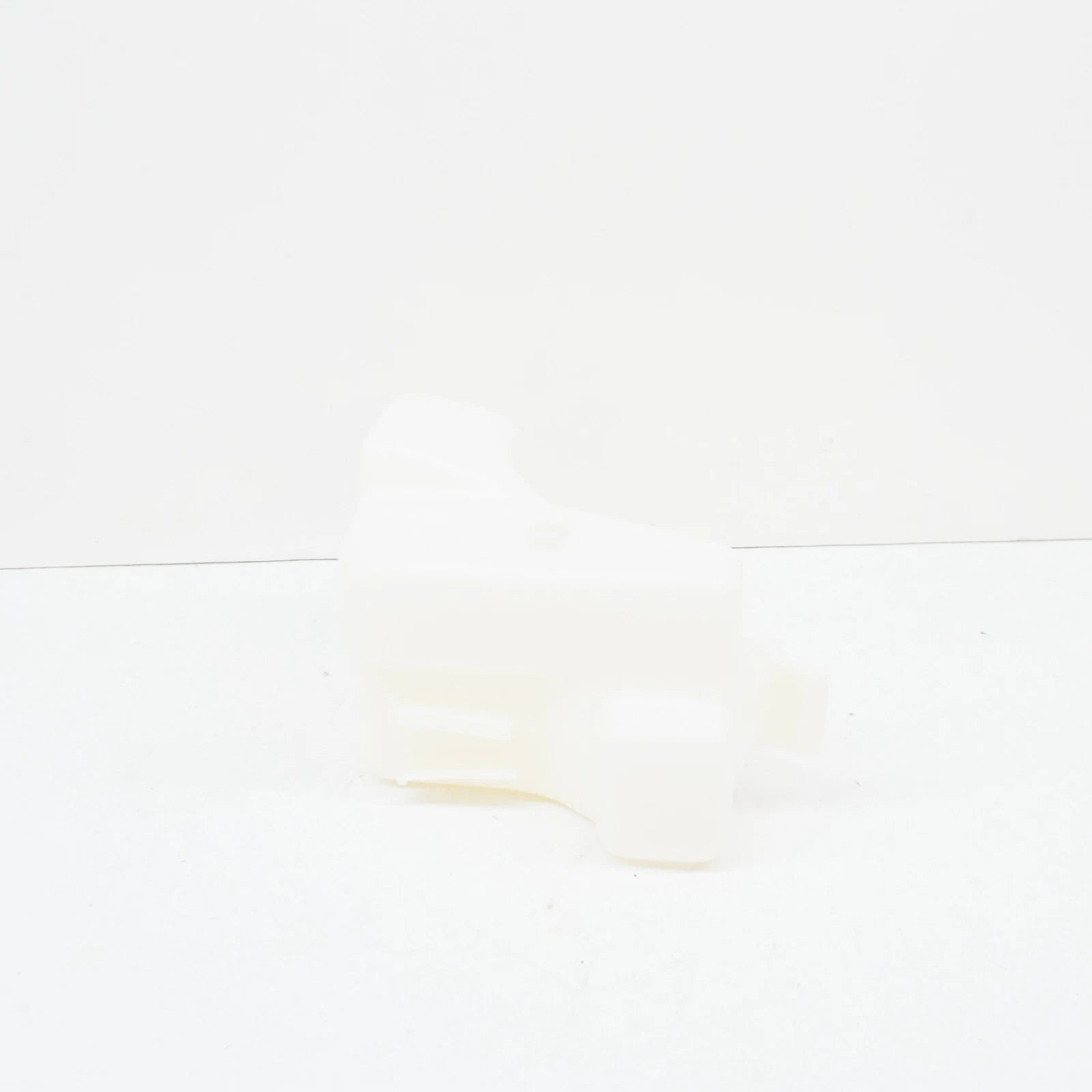 NEW BMW 7 E32 WINDSHIELD WASHER FLUID RESERVOIR 61678350931 8350931 ORIGINAL