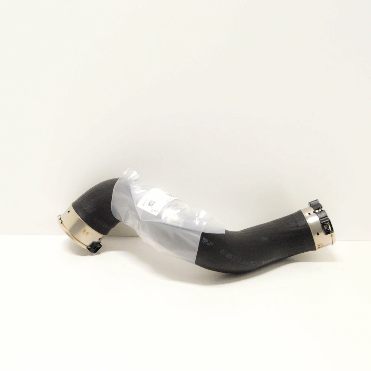 NEW MERCEDES BENZ C W204 LEFT INTERCOOLER CHARGE HOSE A2045282582 ORIGINAL