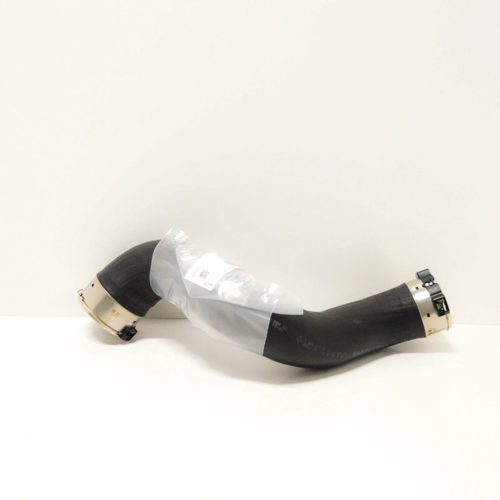 NEW MERCEDES BENZ C W204 LEFT INTERCOOLER CHARGE HOSE A2045282582 ORIGINAL