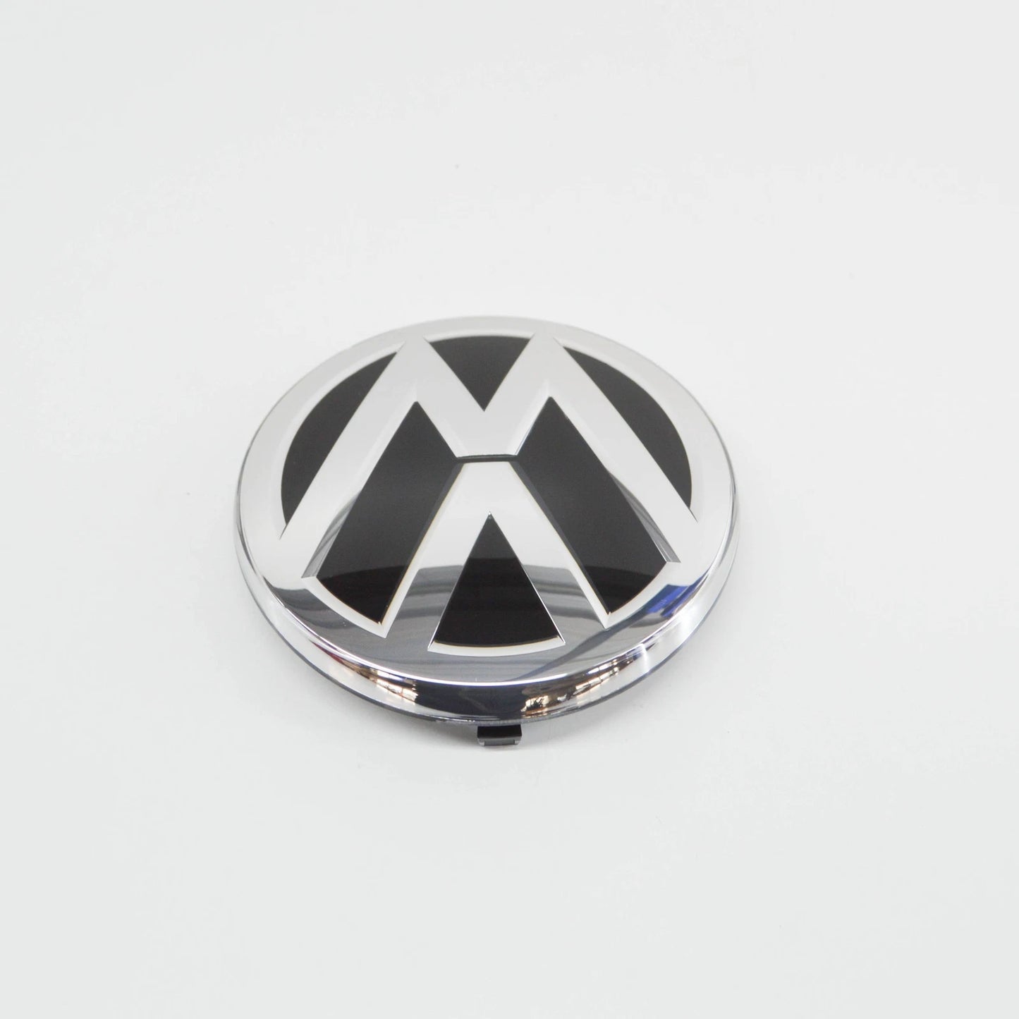 NEW VOLKSWAGEN SHARAN 7N MK2 FRONT RADIATOR GRILLE BADGE 7N0853601DJZA ORIGINAL