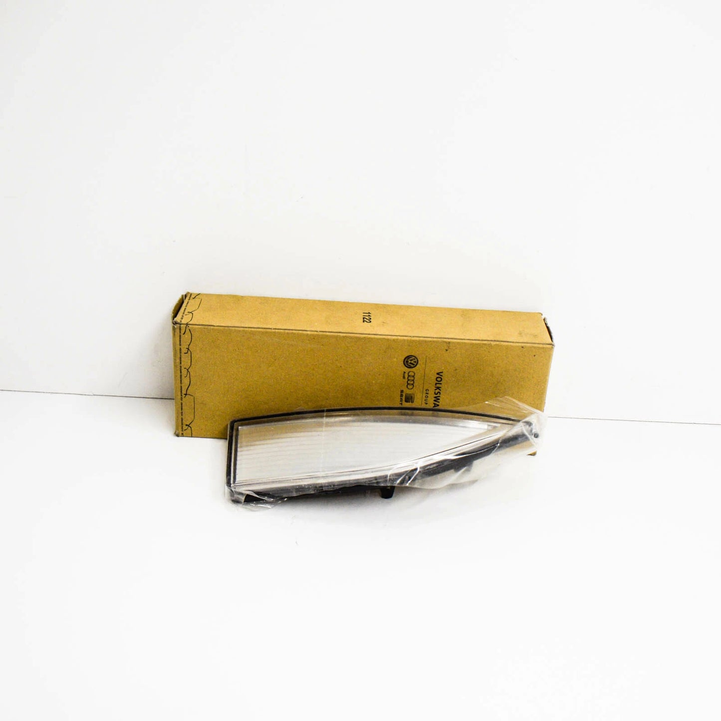 NEW VOLKSWAGEN PASSAT B8 FRONT RIGHT FOG LIGHT TRIM 561941778B ORIGINAL