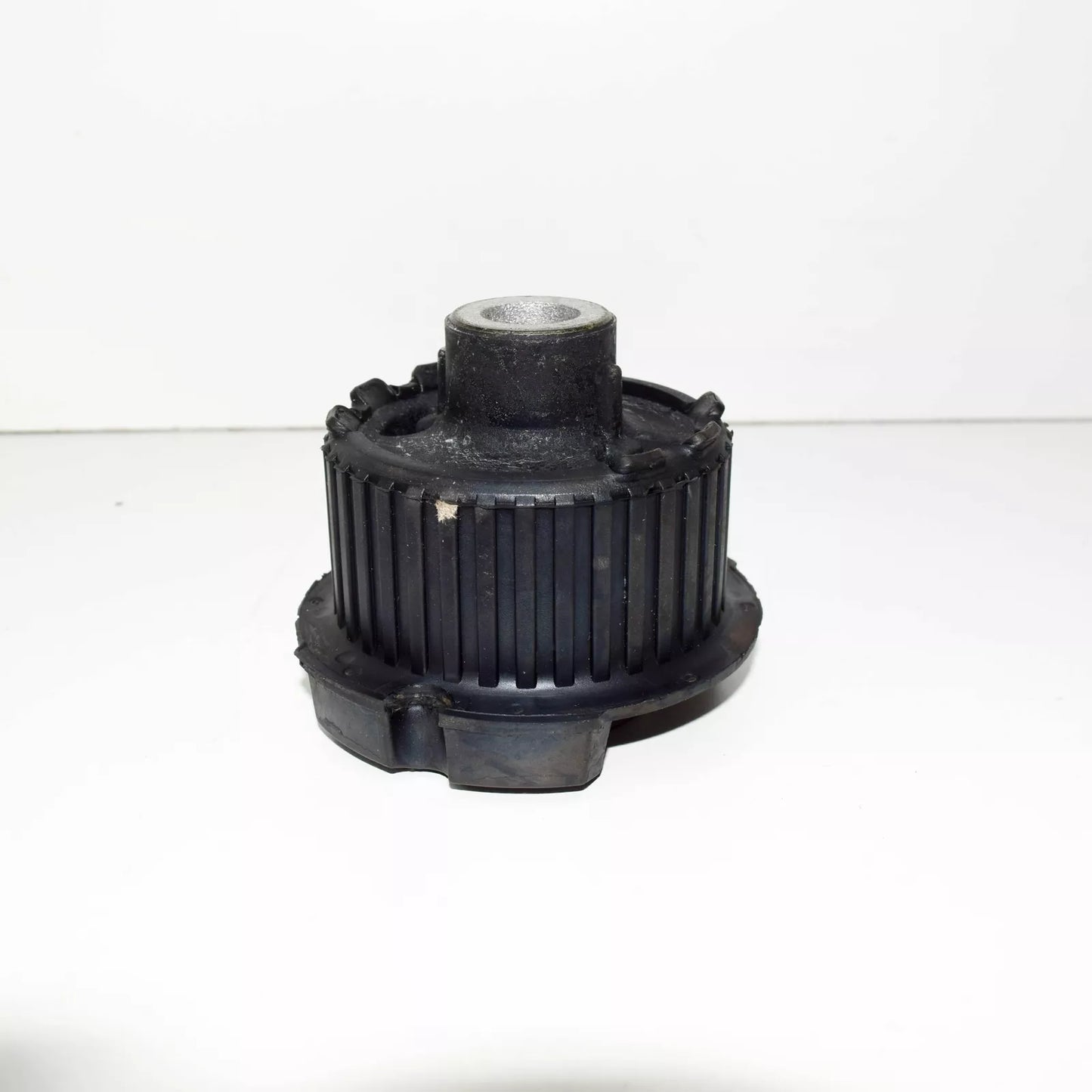 NEW MB C W204 REAR SUBFRAME CARRIER SUSPENSION HUB MOUNT A2043510842 ORIGINAL