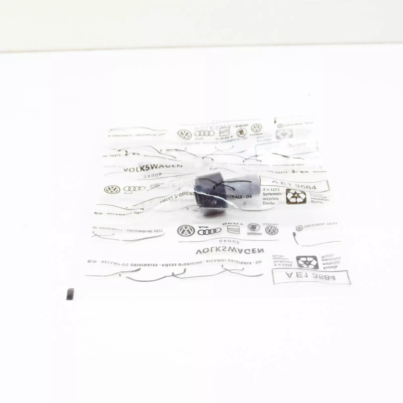 NEW AUDI A4 B6 ENGINE BLOCK BREATHER VALVE 035103245A ORIGINAL