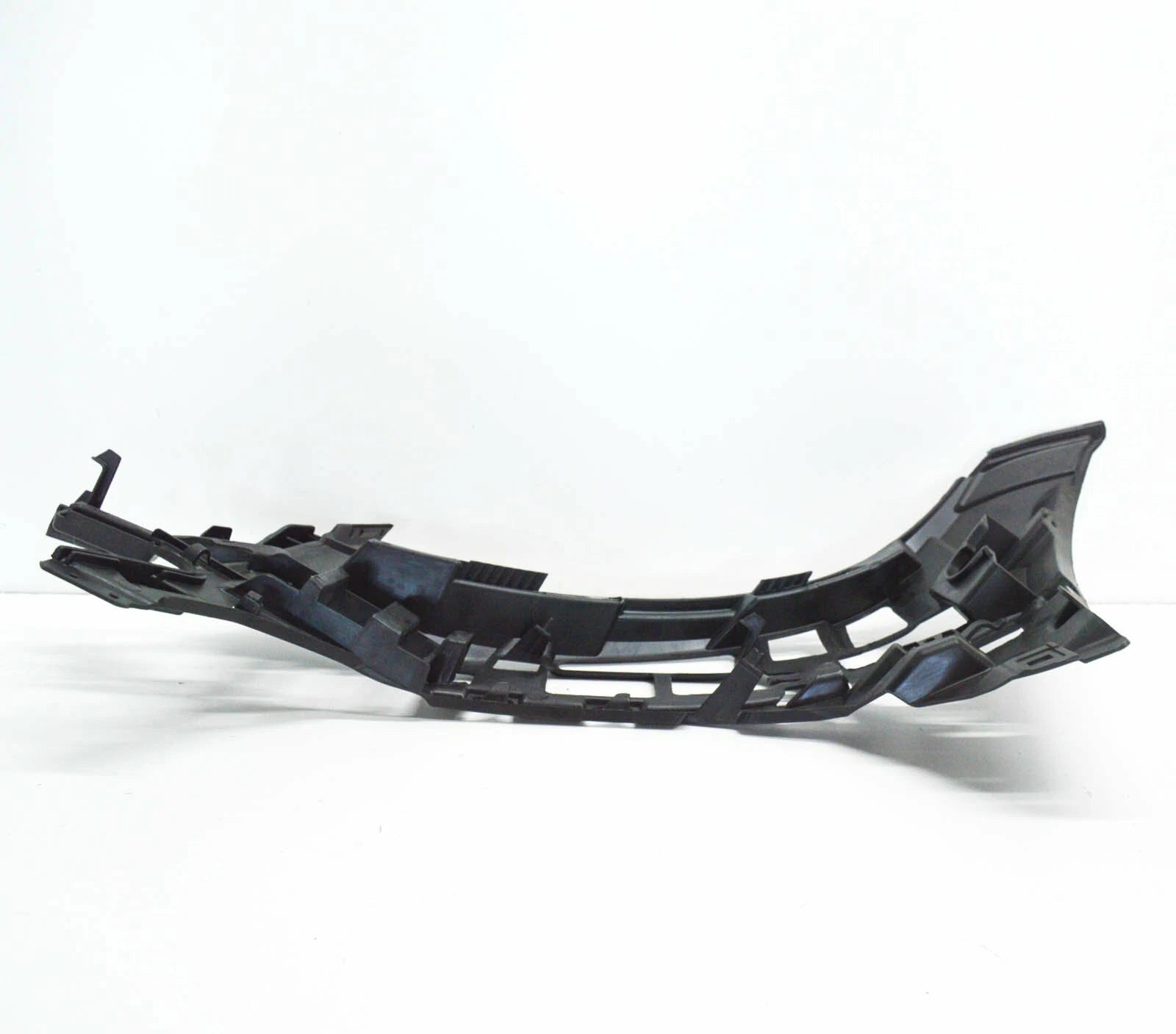 NEW MERCEDES-BENZ C-CLASS W205 FRONT BUMPER RIGHT BRACKET A2058850665