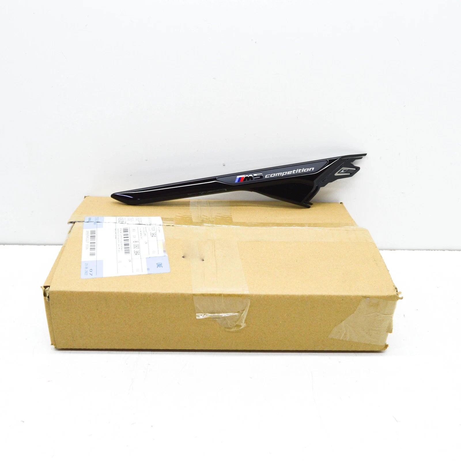 NEW BMW M5 F90 FRONT RIGHT AIR DUCT SIDEWALL TRIM 51138082384 ORIGINAL