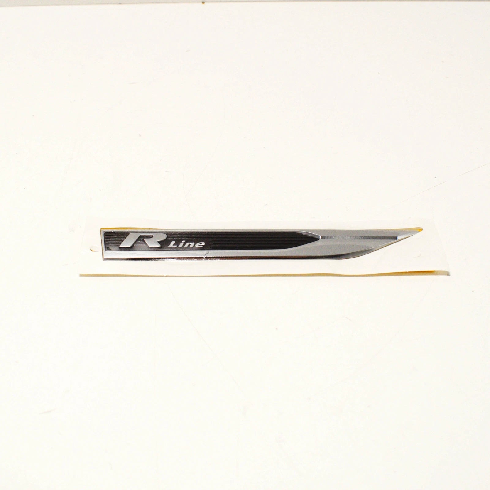 NEW VOLKSWAGEN PASSAT B8 FRONT FENDER RIGHT R-LINE TRIM BADGE 561853688FFOD