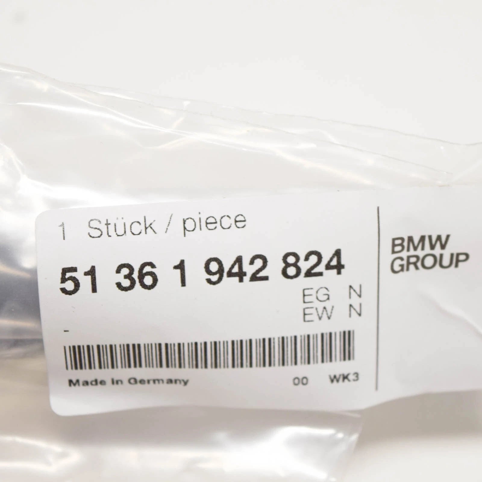 NEW BMW 3 E30 CONVERTIBLE RIGHT DOOR INNER WEATHER STRIP 51361942824 ORIGINAL