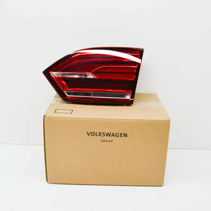 NEW VOLKSWAGEN JETTA MK6 REAR TAILGATE RIGHT TAILLIGHT 5C6945308 ORIGINAL