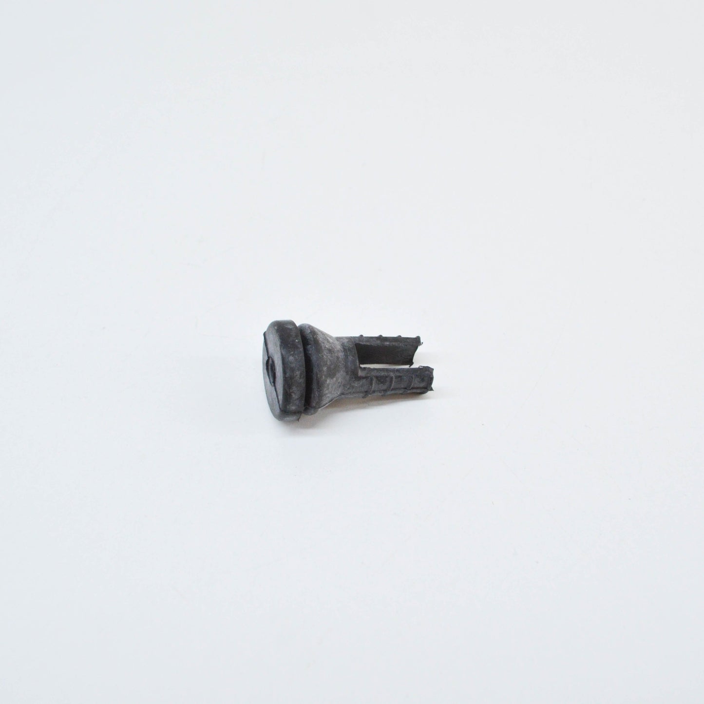 new bmw 3 compact e36 battery grommet 61131357511 1357511 original