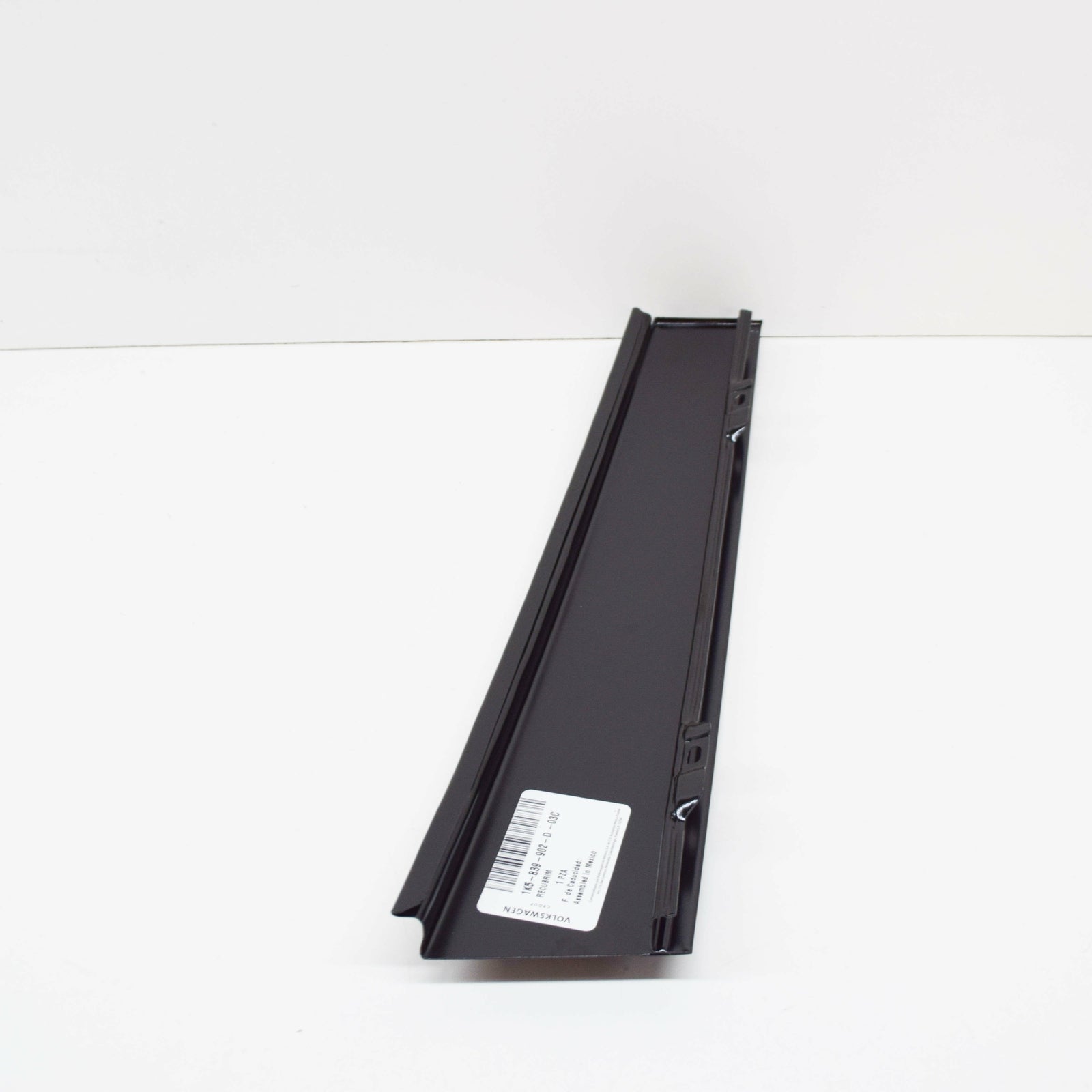 NEW VW JETTA A5 REAR RIGHT DOOR WINDOW FRAME TRIM 1K5839902D03C ORIGINAL