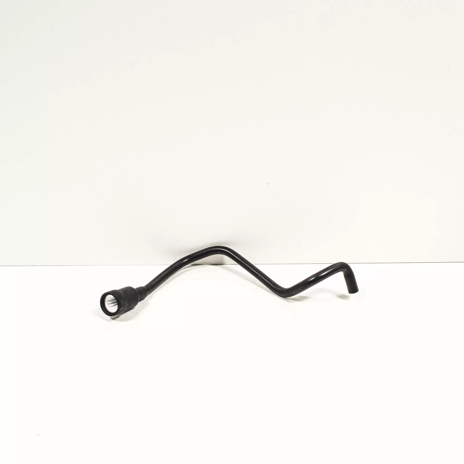 NEW AUDI Q5 8R HALOGEEN HEADLIGHT LAMP RIGHT PIPE 8R0941718