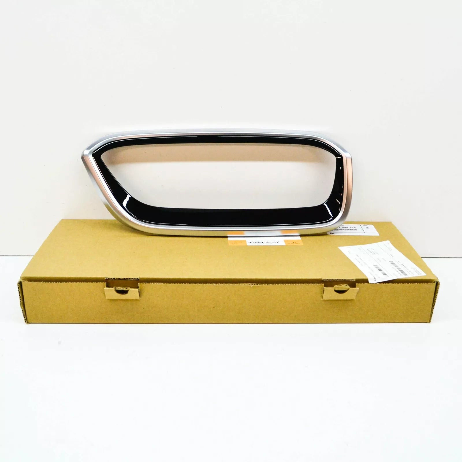 NEW BMW I3 I01 FRONT BUMPER RIGHT GRILLE TRIM 51237955388