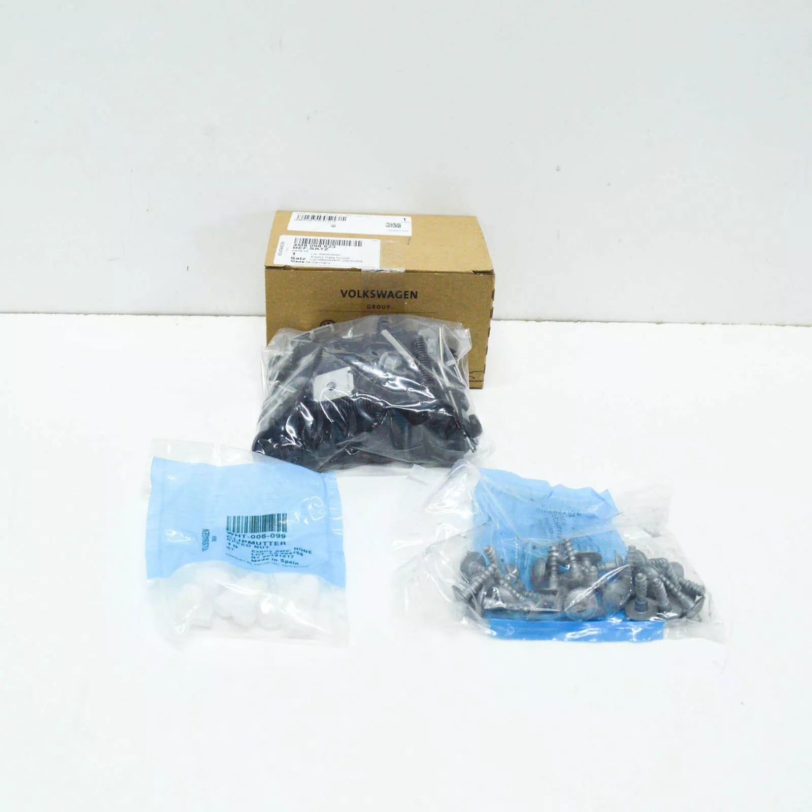 NEW AUDI Q8 FRONT BUMPER COVER HARDWARE KIT 4M8098623