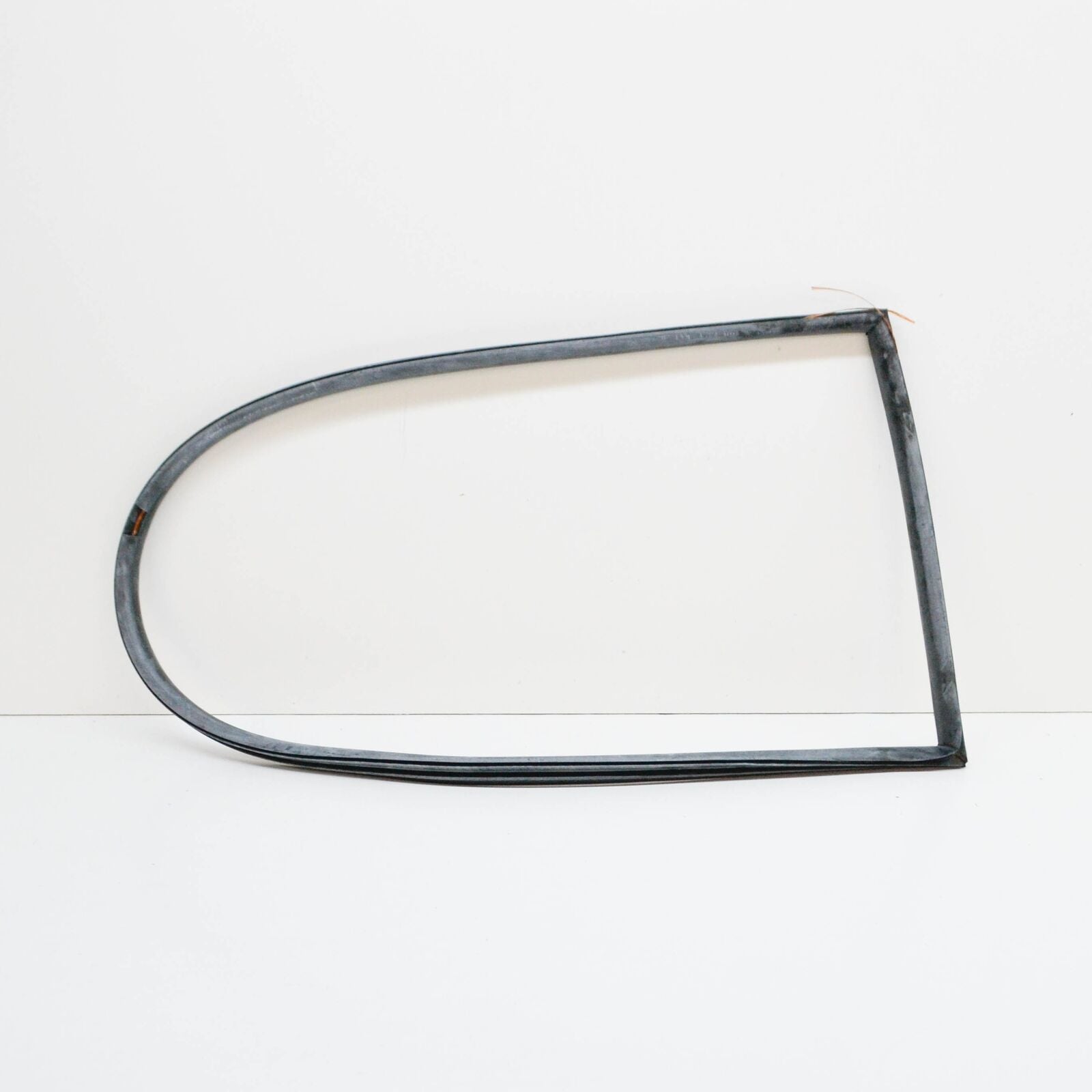 new bmw 3 compact e36 rear left window seal 51728146765 8146765 original